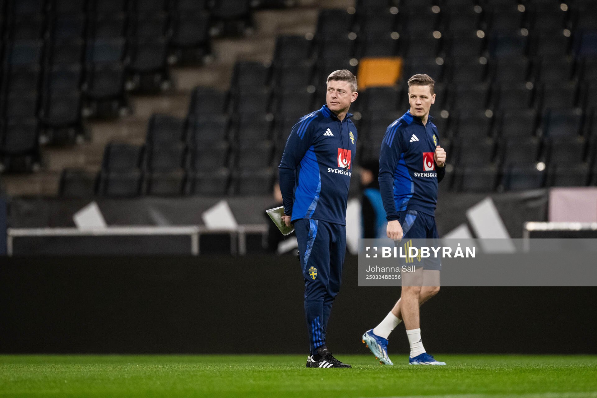 Head coach Jon Dahl Tomasson and goalkeeper coach Maths
