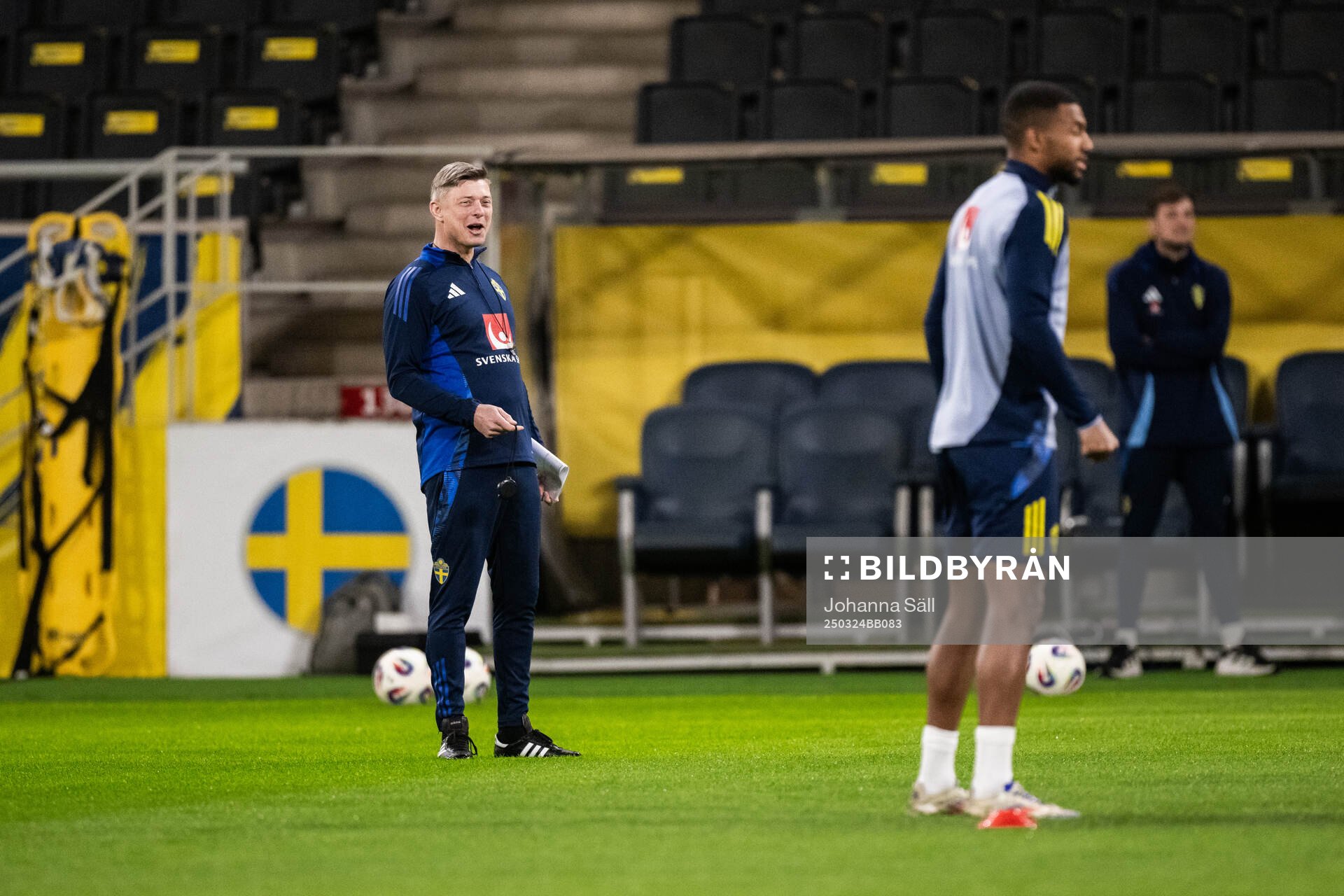 Head coach Jon Dahl Tomasson of the Swedish men's national
