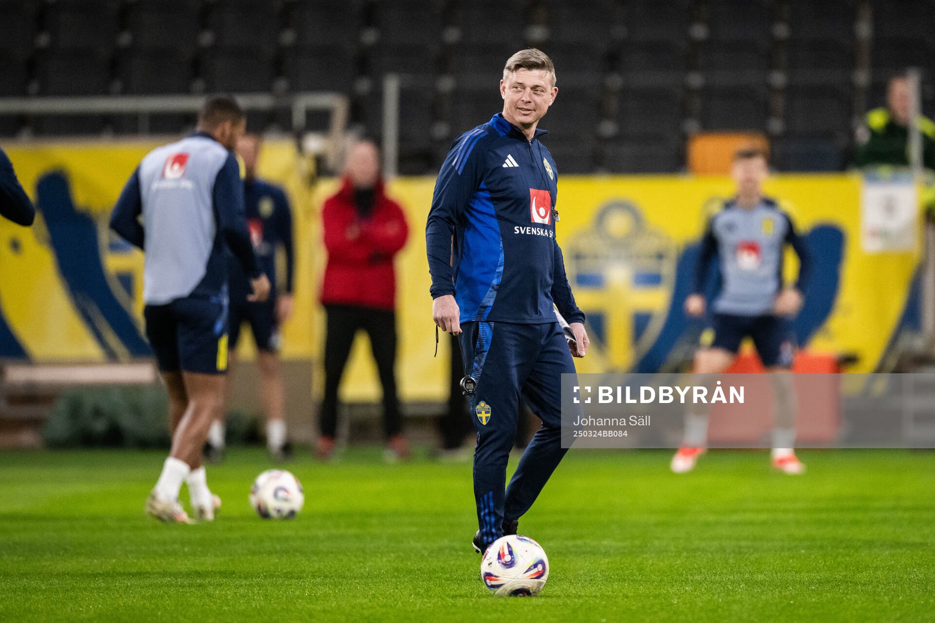 Head coach Jon Dahl Tomasson of the Swedish men's national