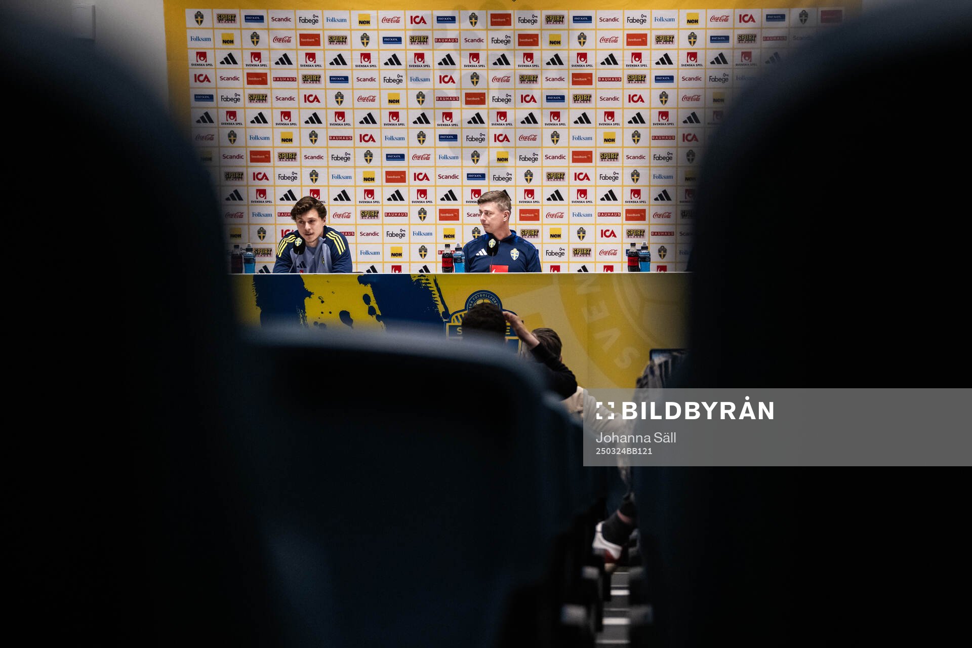 Victor Nilsson Lindelöf and Head coach Jon Dahl Tomasson of the Swedish men's national football team during a press conference on March 24, 2025 in Stockholm.