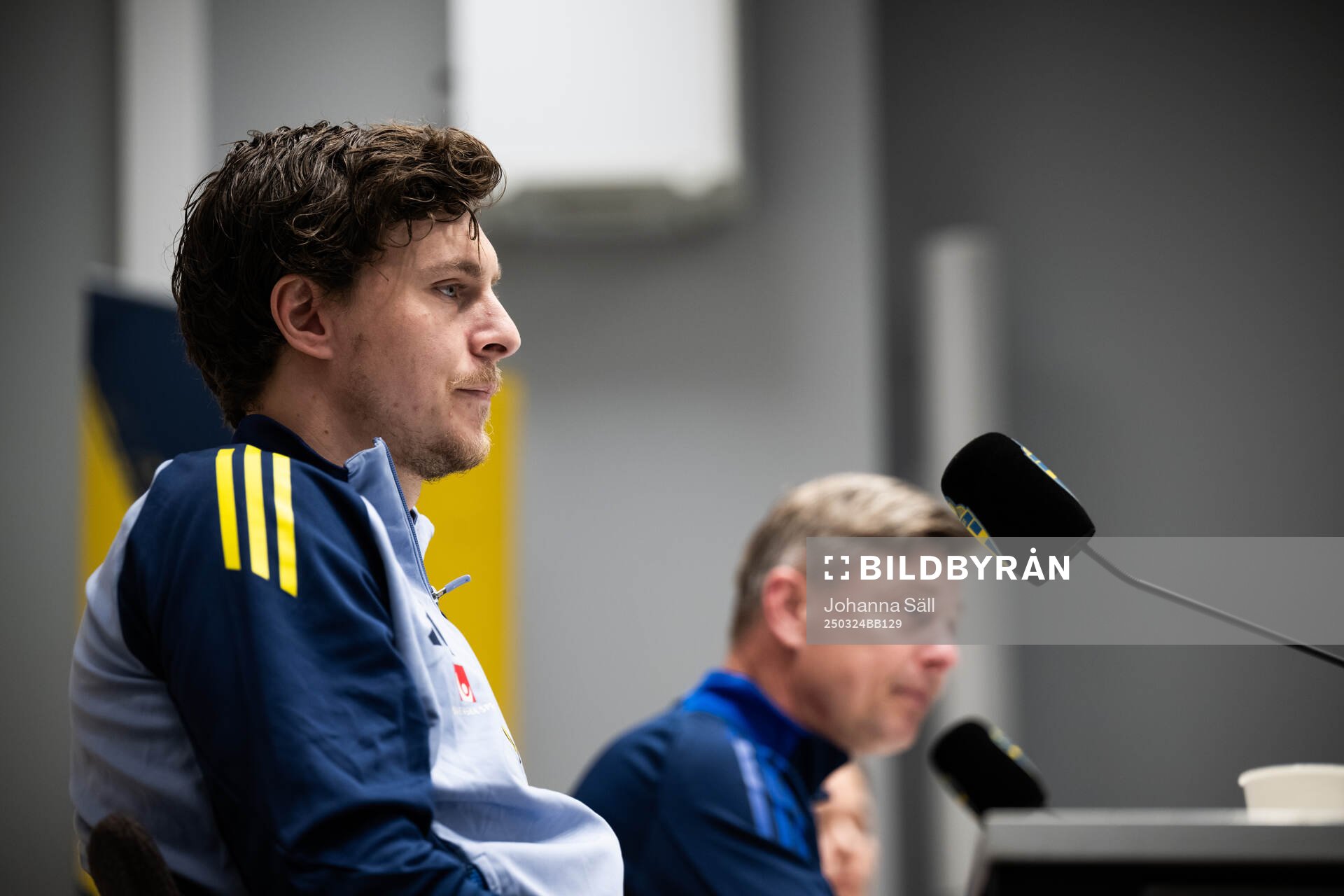 Victor Nilsson Lindelöf and Head coach Jon Dahl Tomasson