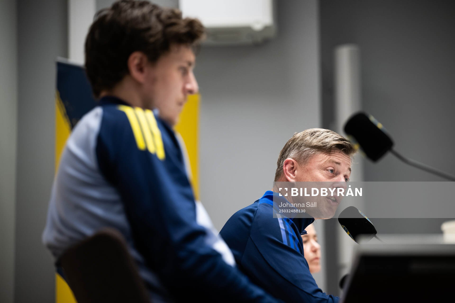 Victor Nilsson Lindelöf and Head coach Jon Dahl Tomasson