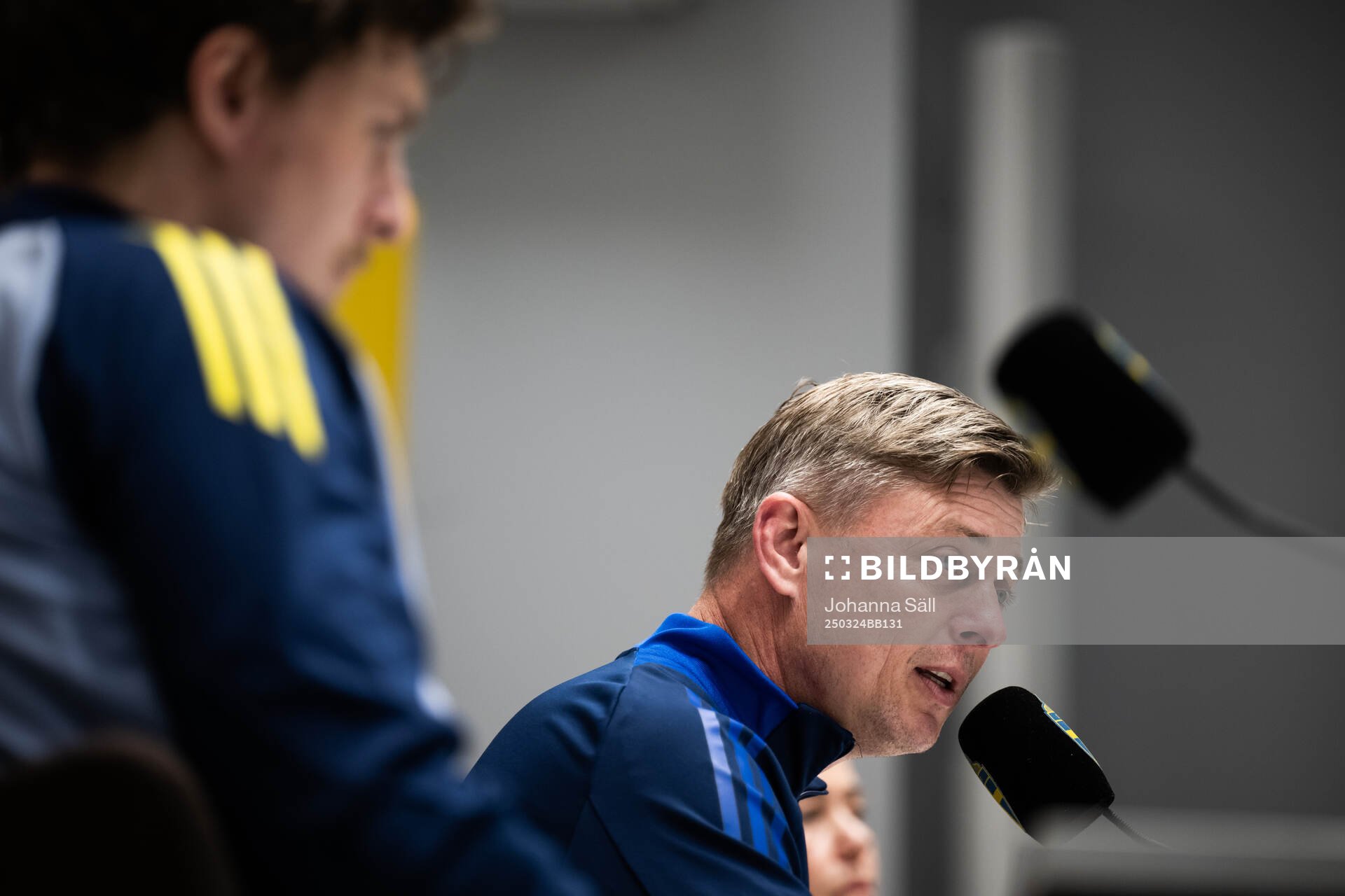 Victor Nilsson Lindelöf and Head coach Jon Dahl Tomasson