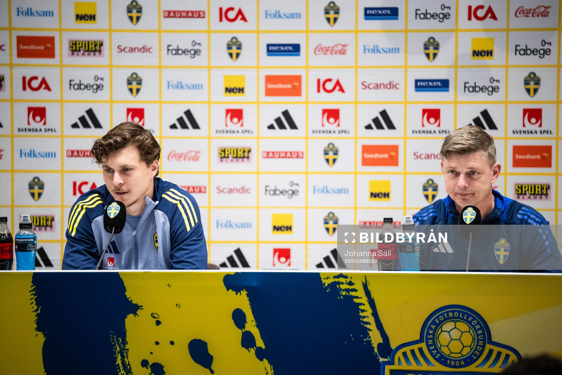 Victor Nilsson Lindelöf and Head coach Jon Dahl Tomasson