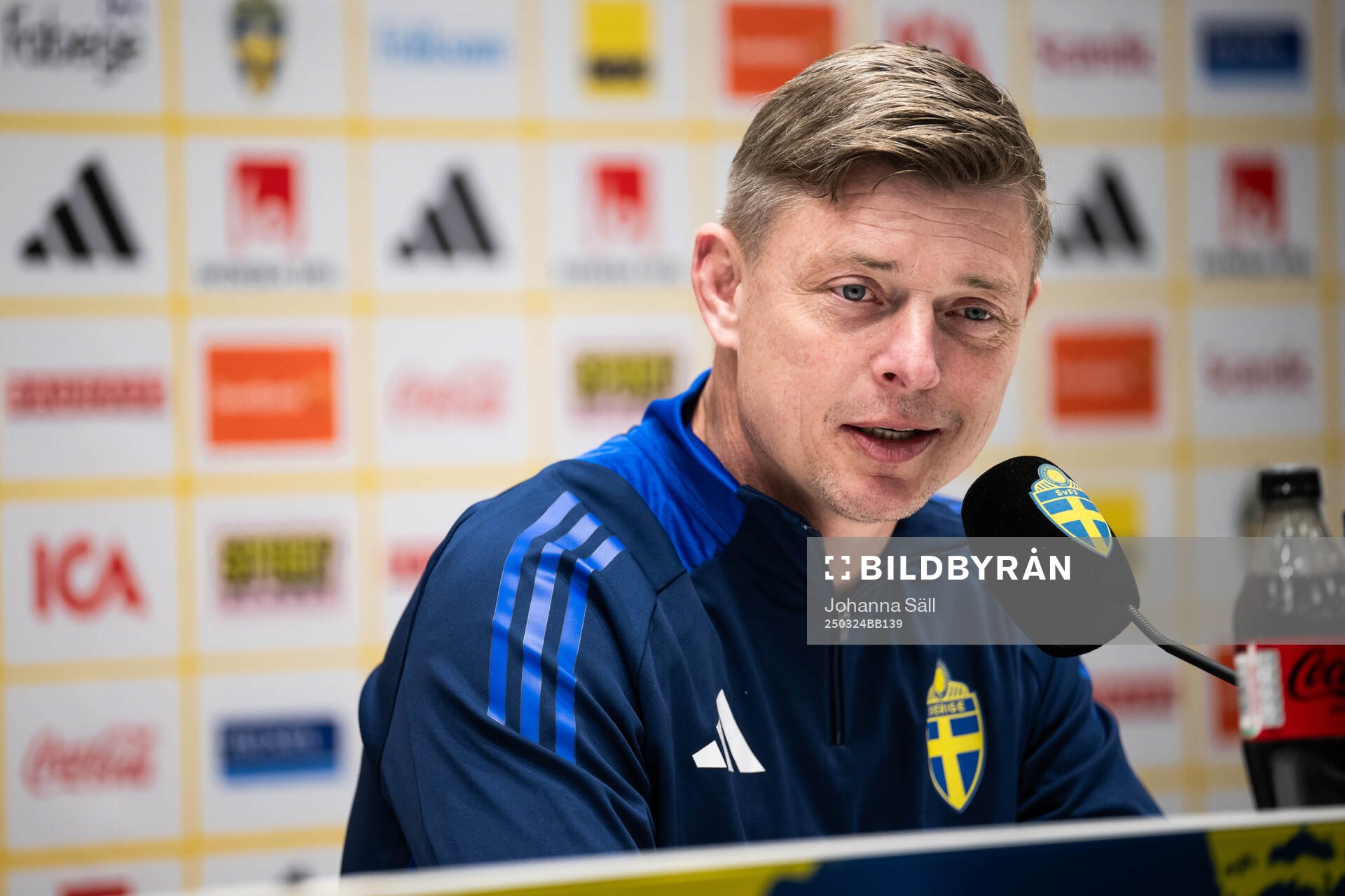 Head coach Jon Dahl Tomasson of the Swedish men's national