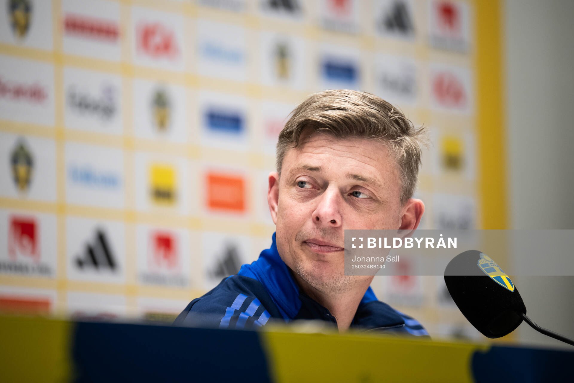 Head coach Jon Dahl Tomasson of the Swedish men's national