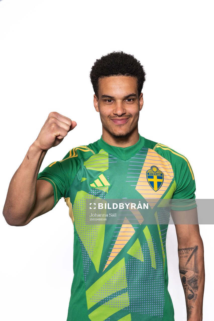 Goalkeeper Oliver Dovin of the Swedish men’s national