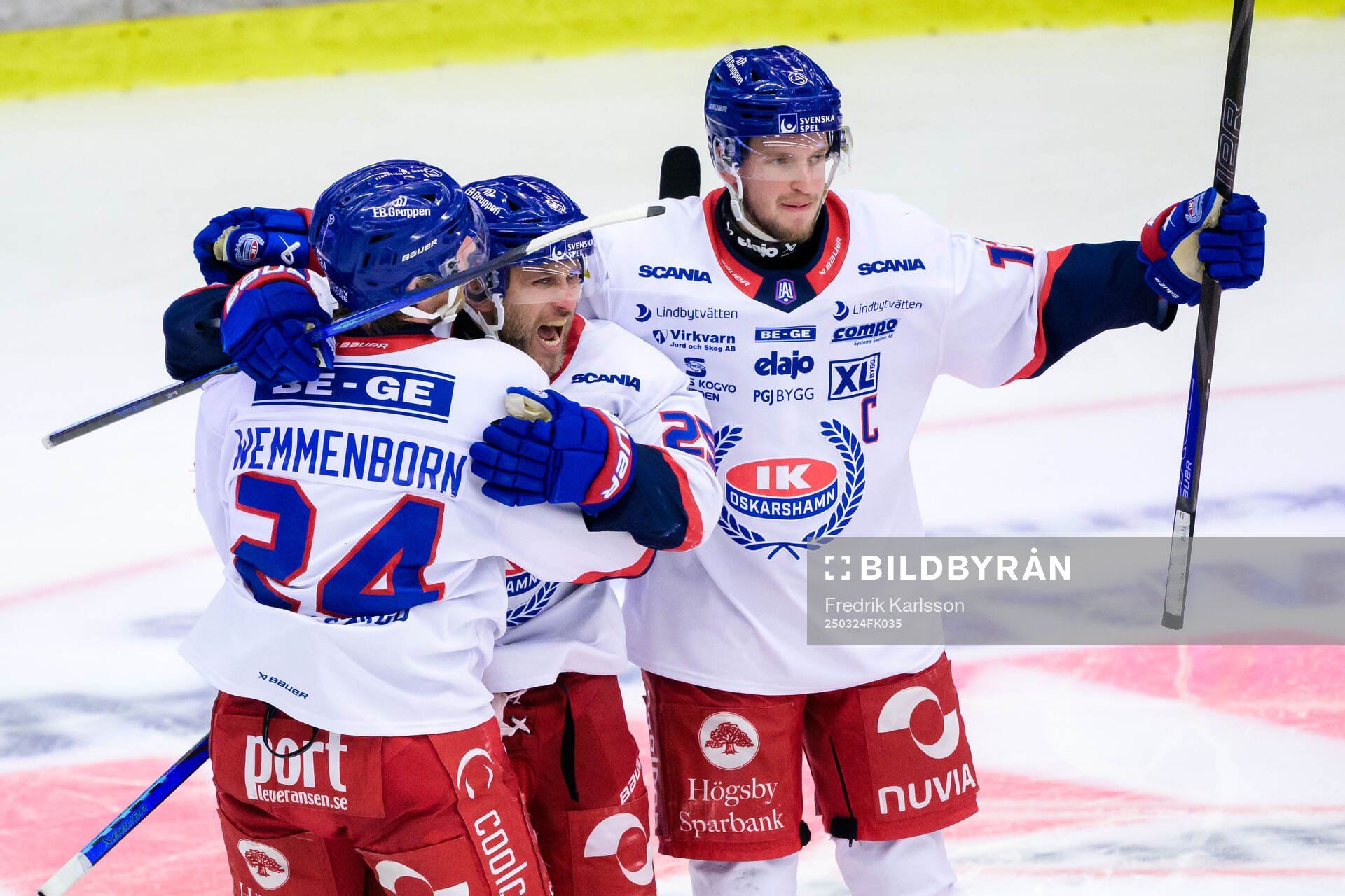 Oskarshamns Carter Camper jublar med lagkamrater