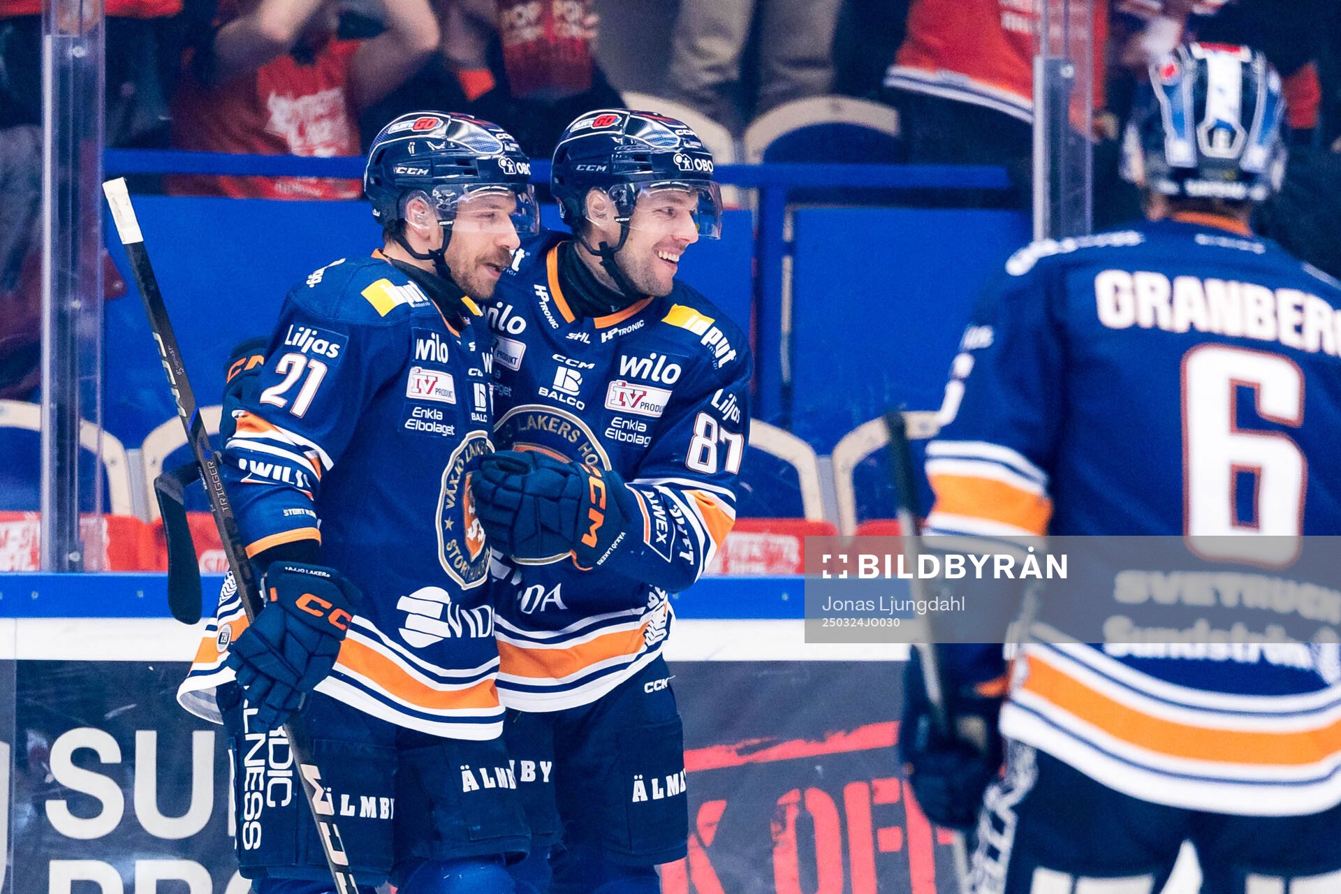 Växjös Brian Cooper och Robert Rosén jublar