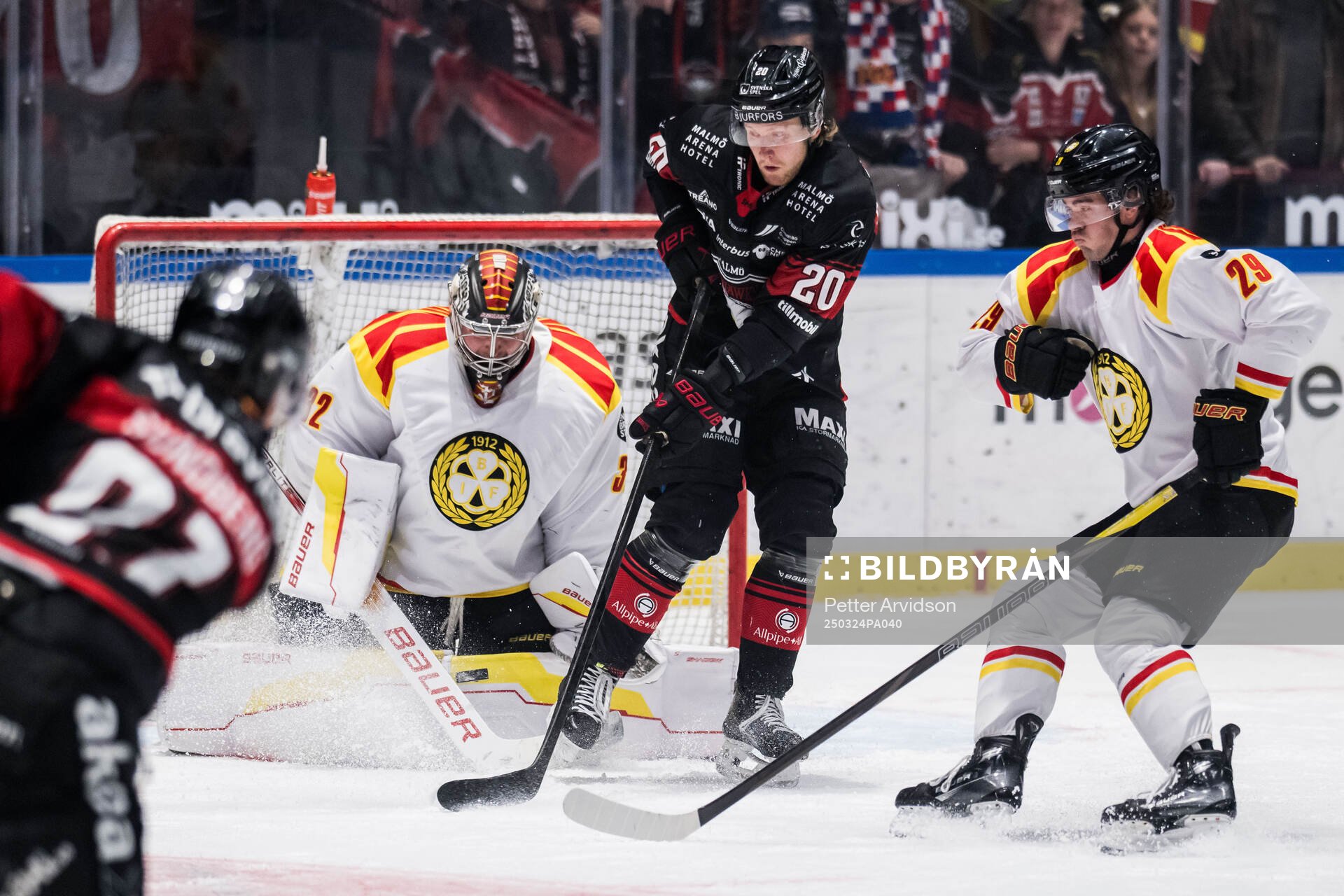 Brynäs målvakt Ludvig Persson och Malmö Redhawks Thomas