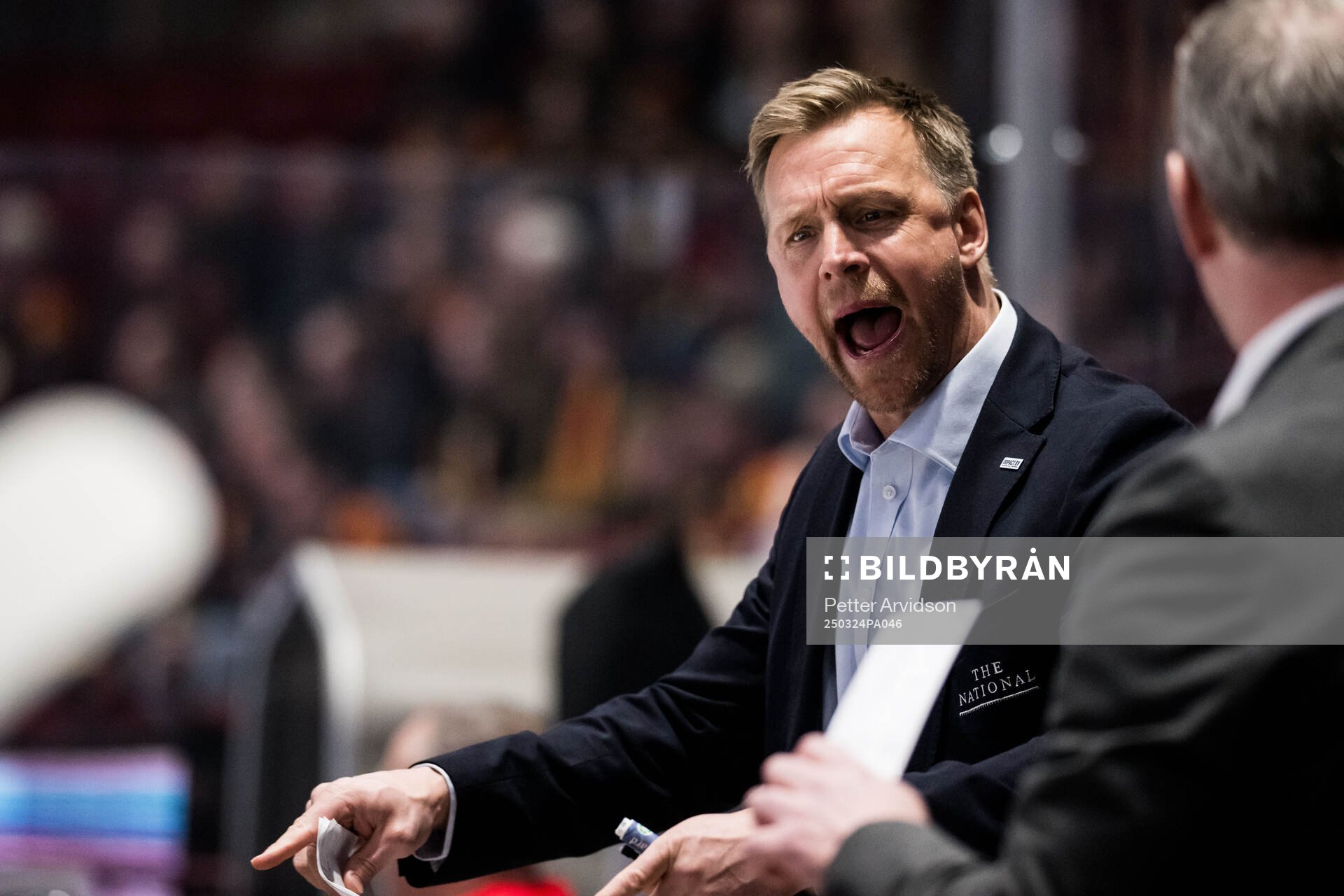 Malmö Redhawks assisterande tränare Bert Robertsson jublar