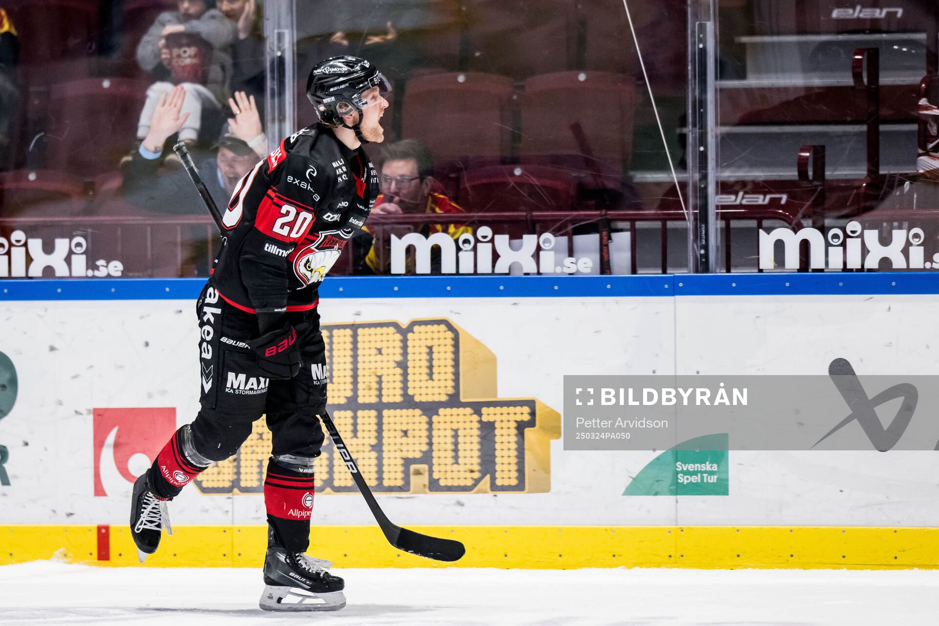 Malmö Redhawks Thomas Berg Paulsen jublar