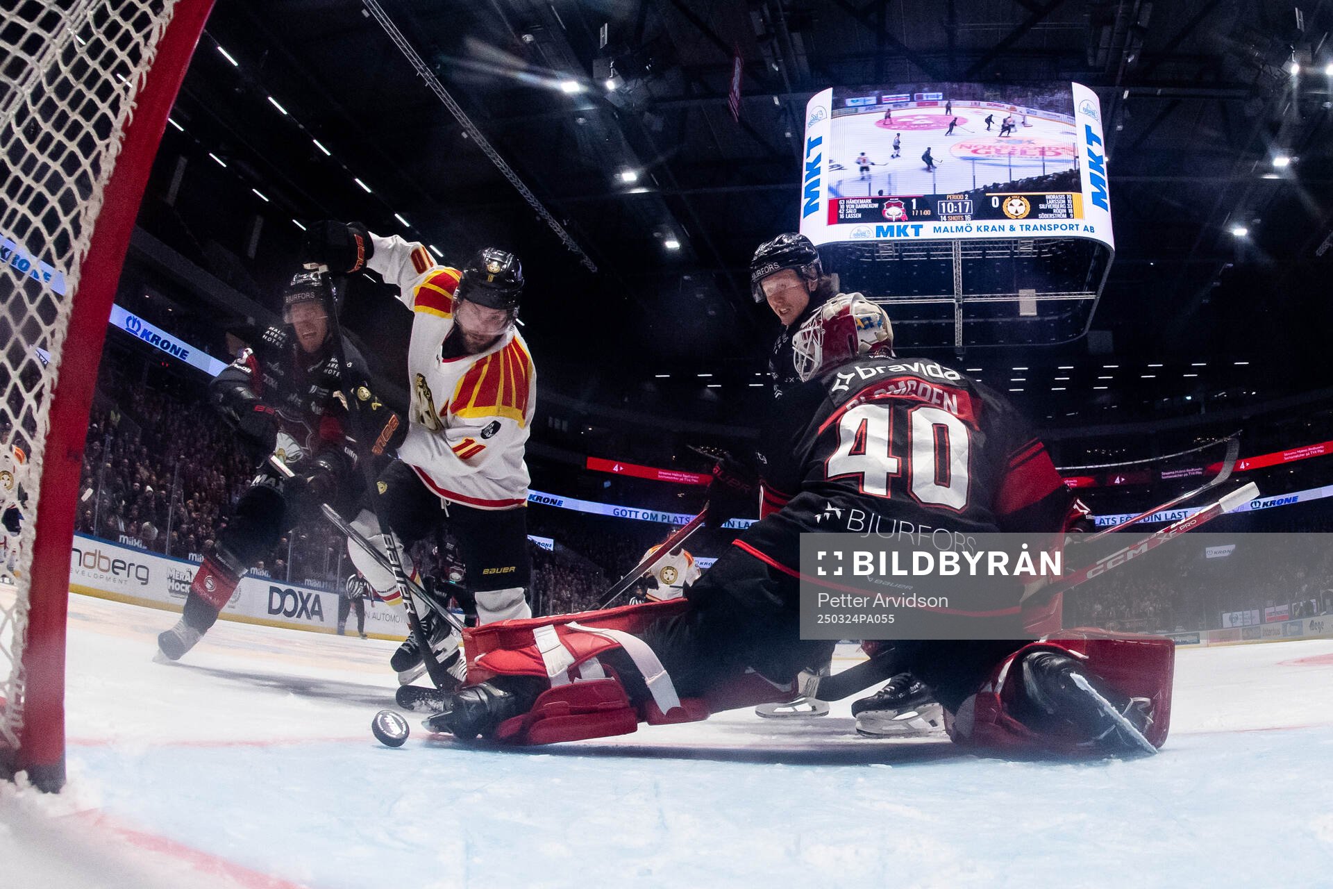 Brynäs Johan Larsson oroar mot Malmö Redhawks Matias