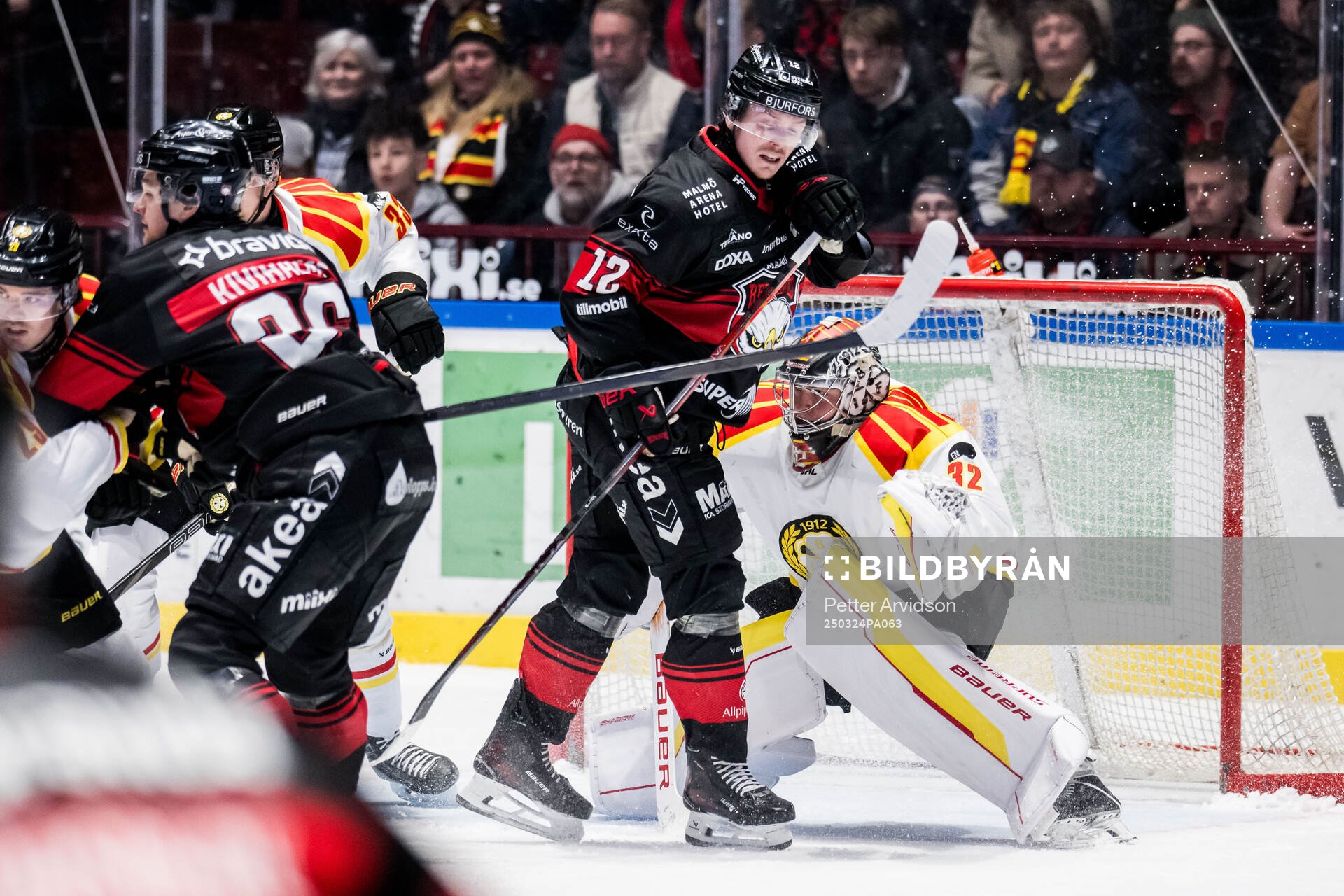 Malmö Redhawks Linus Öberg och Brynäs målvakt Ludvig