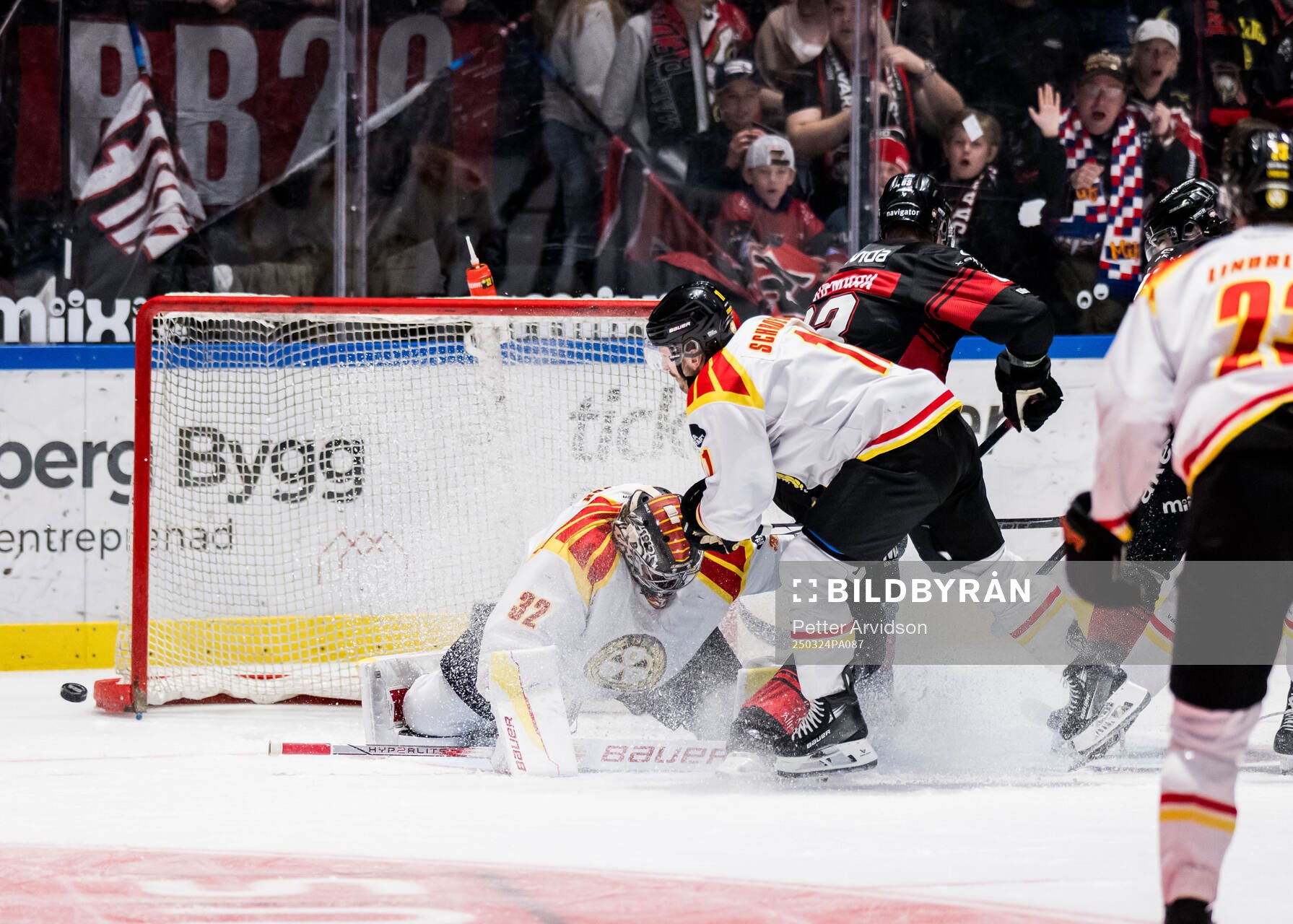 Brynäs målvakt Ludvig Persson och Malmö Redhawks Fredrik