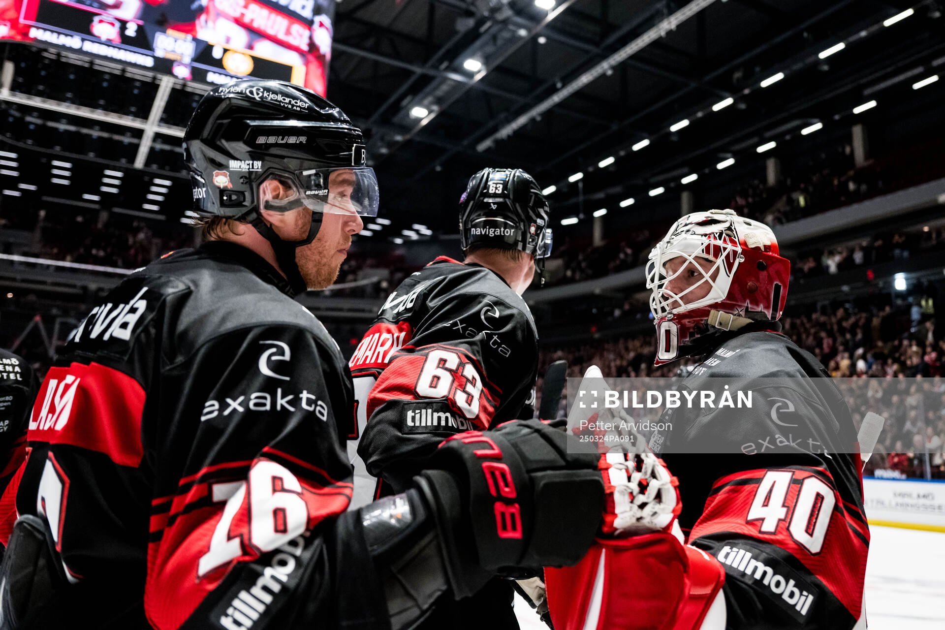 Malmö Redhawks Matias Lassen och målvakt Oskar Blomgren