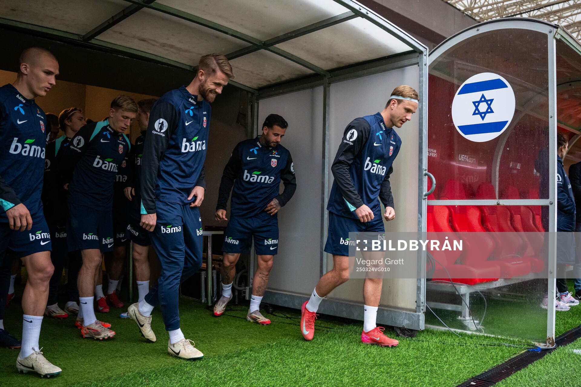 Kristoffer Ajer, Erik Botheim and players of the Norwegian