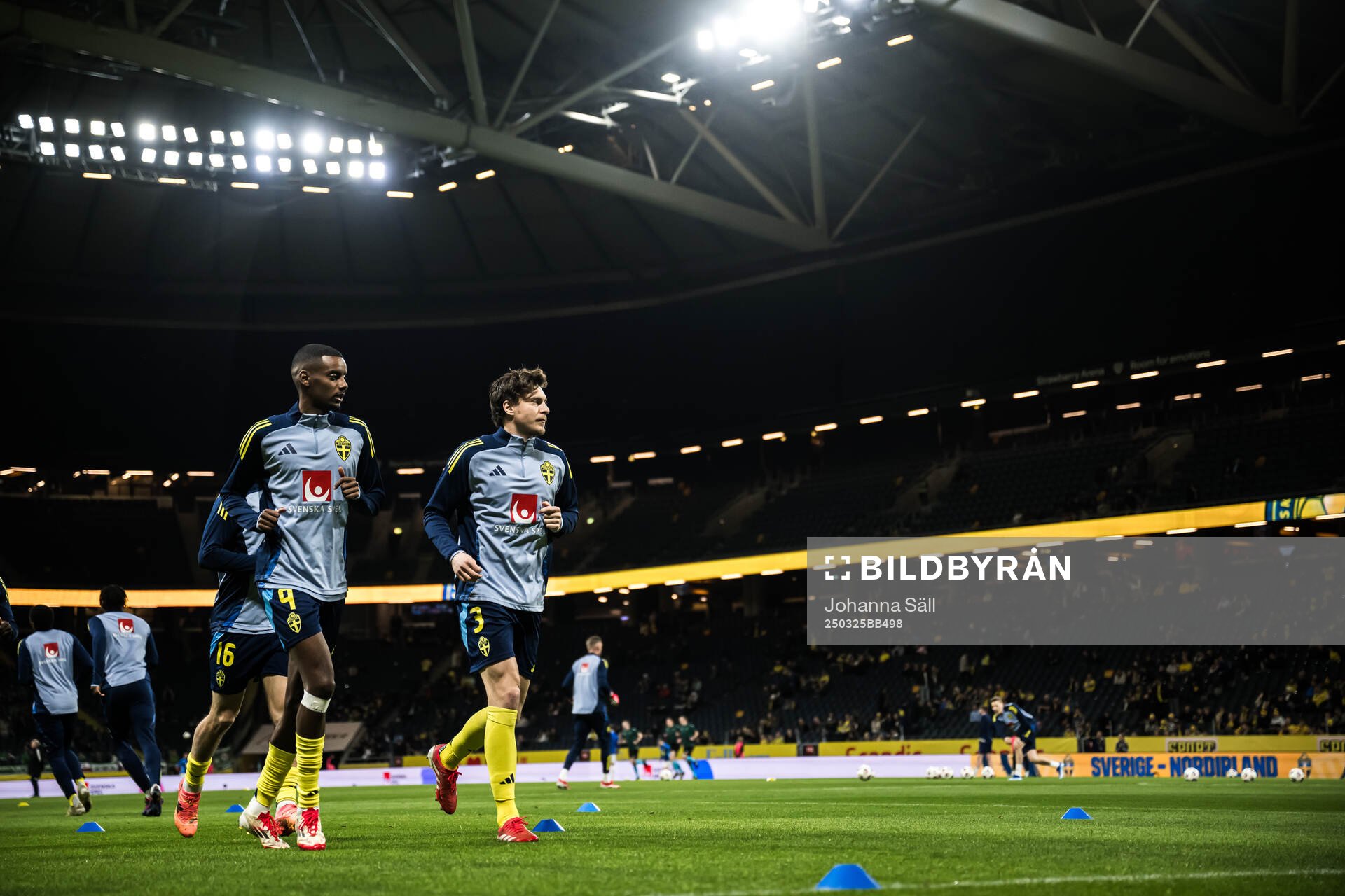 Alexander Isak and Victor Nilsson Lindelöf of Sweden