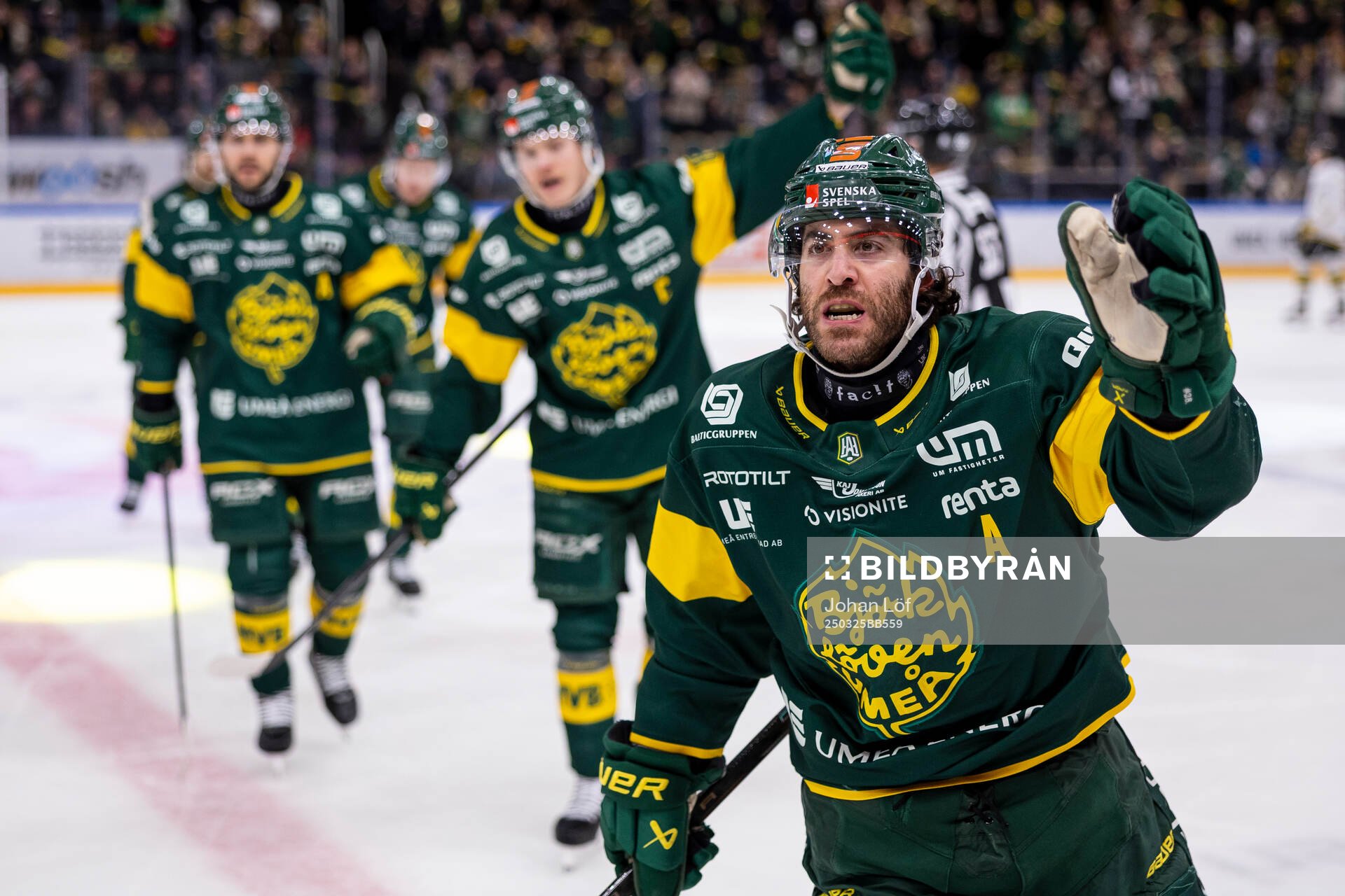 Björklövens Mathew Maione jublar