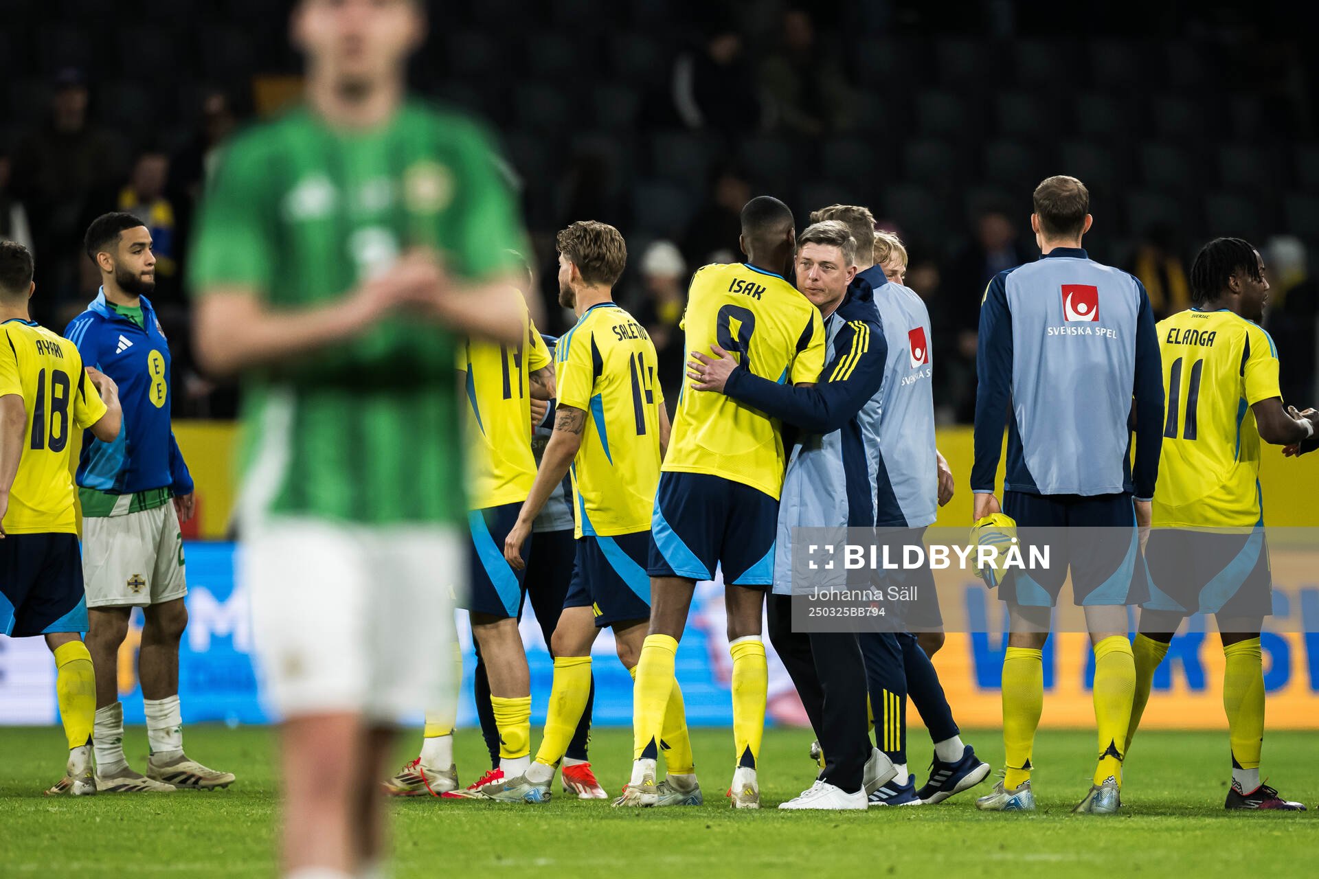 Alexander Isak and head coach Jon Dahl Tomasson of Sweden