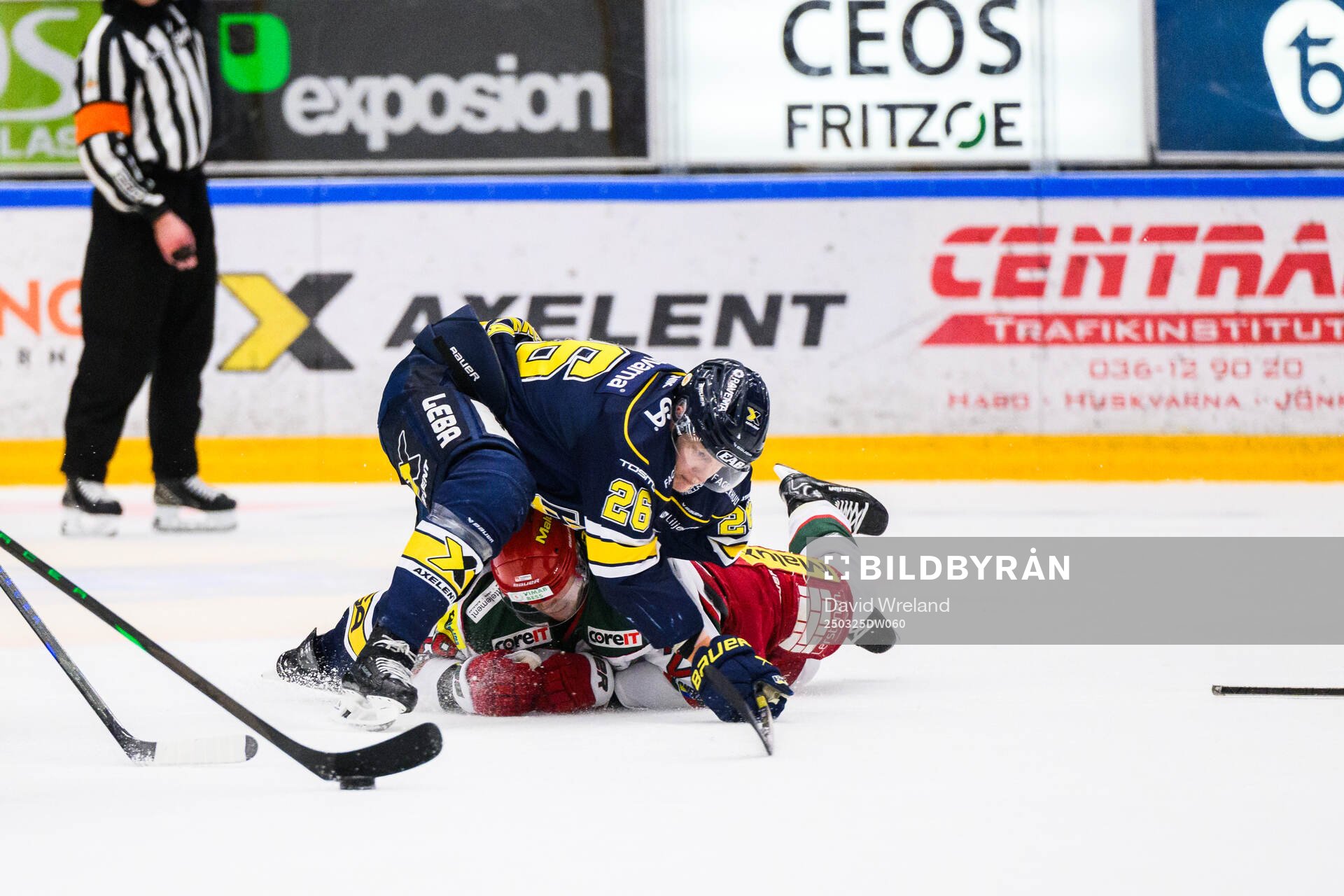 HV71s Tommi Tikka och Modos Mikkel Aagaard