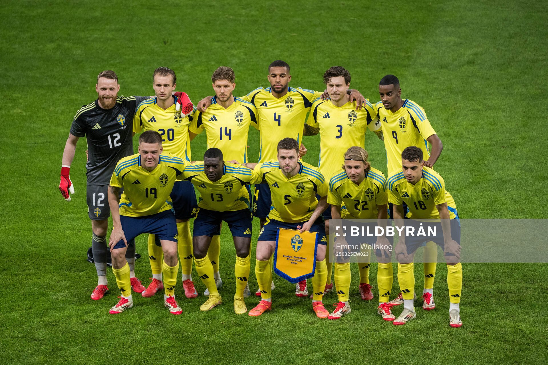 The starting eleven of Sweden pose for a team photo Top