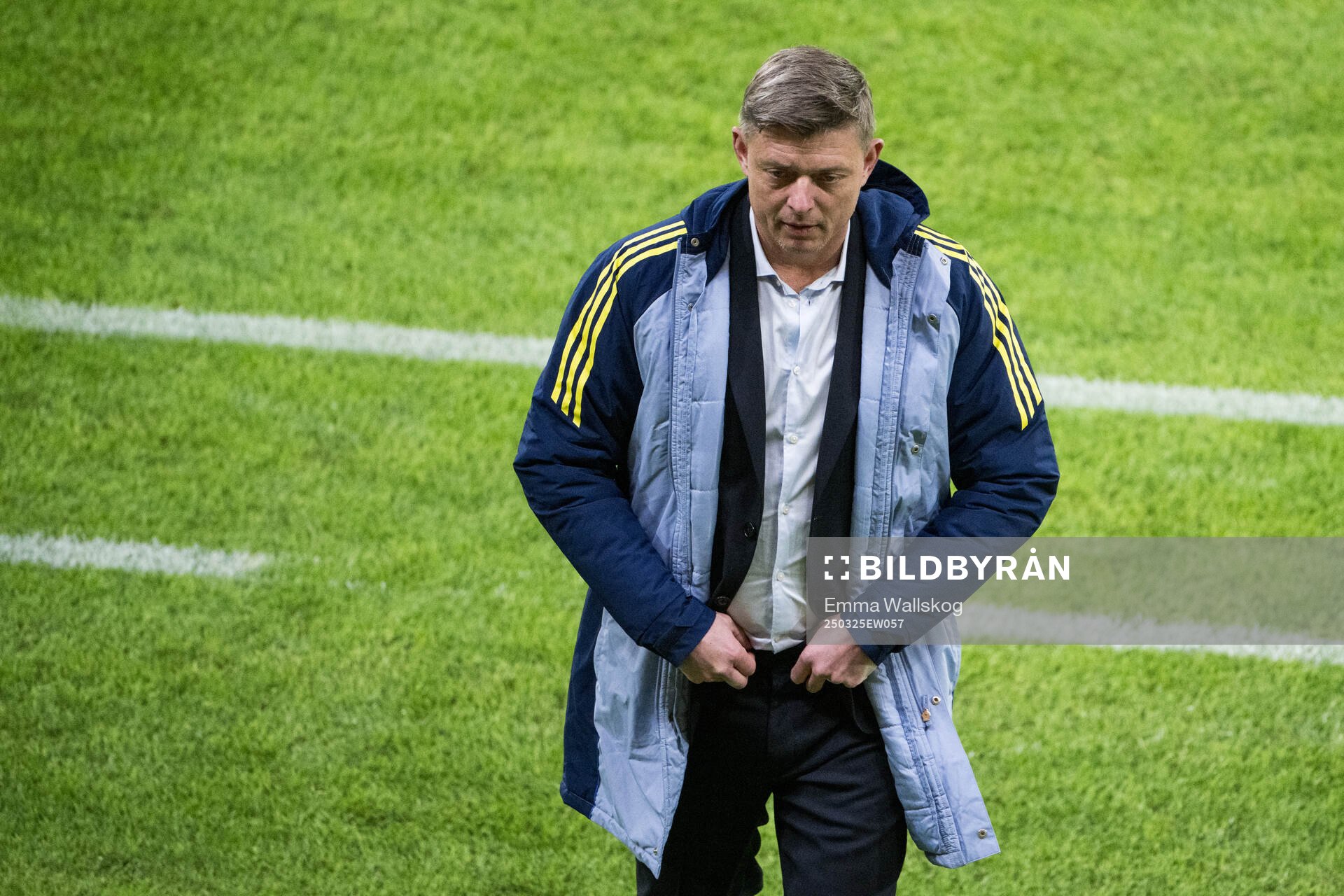 Head coach Jon Dahl Tomasson of Sweden