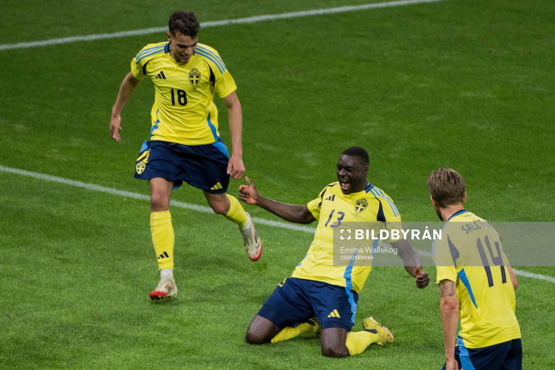 Ken Sema celebrate the 3-0 goal with Yasin Ayari, and Anton