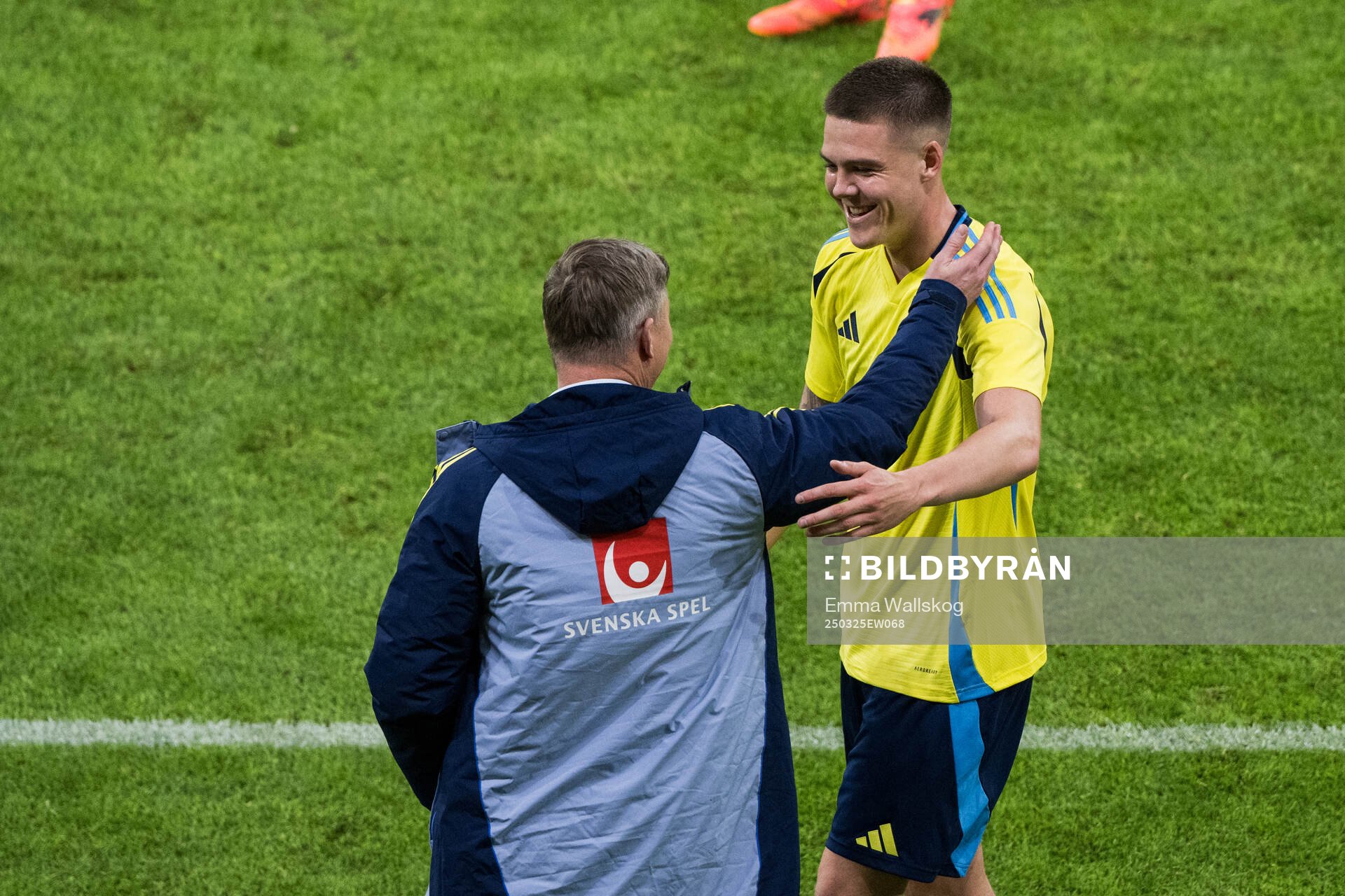 Emil Holm and Head coach Jon Dahl Tomasson of Sweden