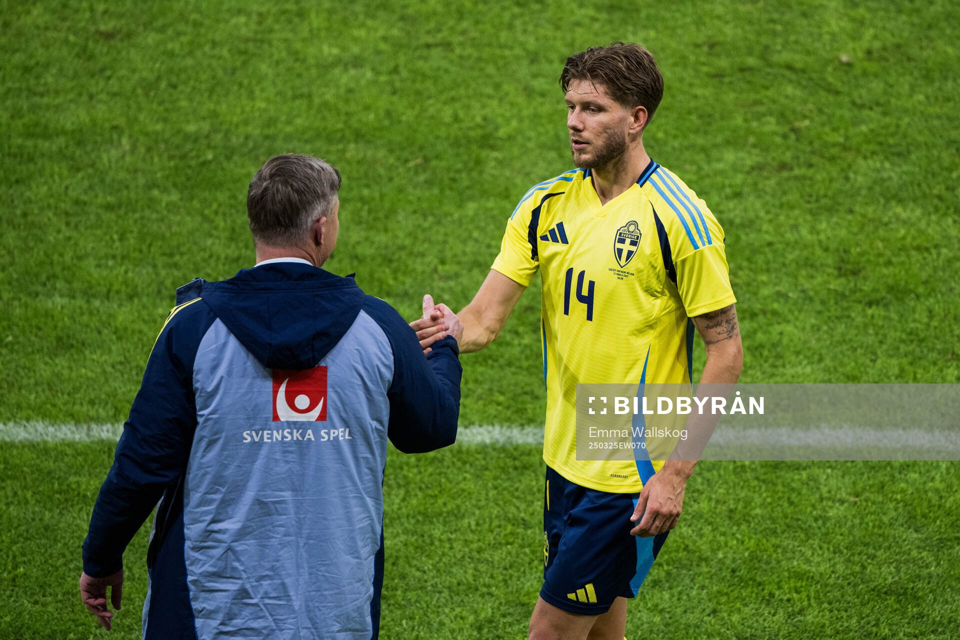 Anton Salétros and head coach Jon Dahl Tomasson of Sweden