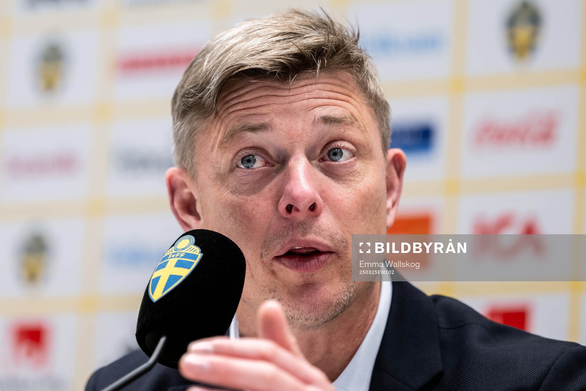 Head coach Jon Dahl Tomasson of Sweden