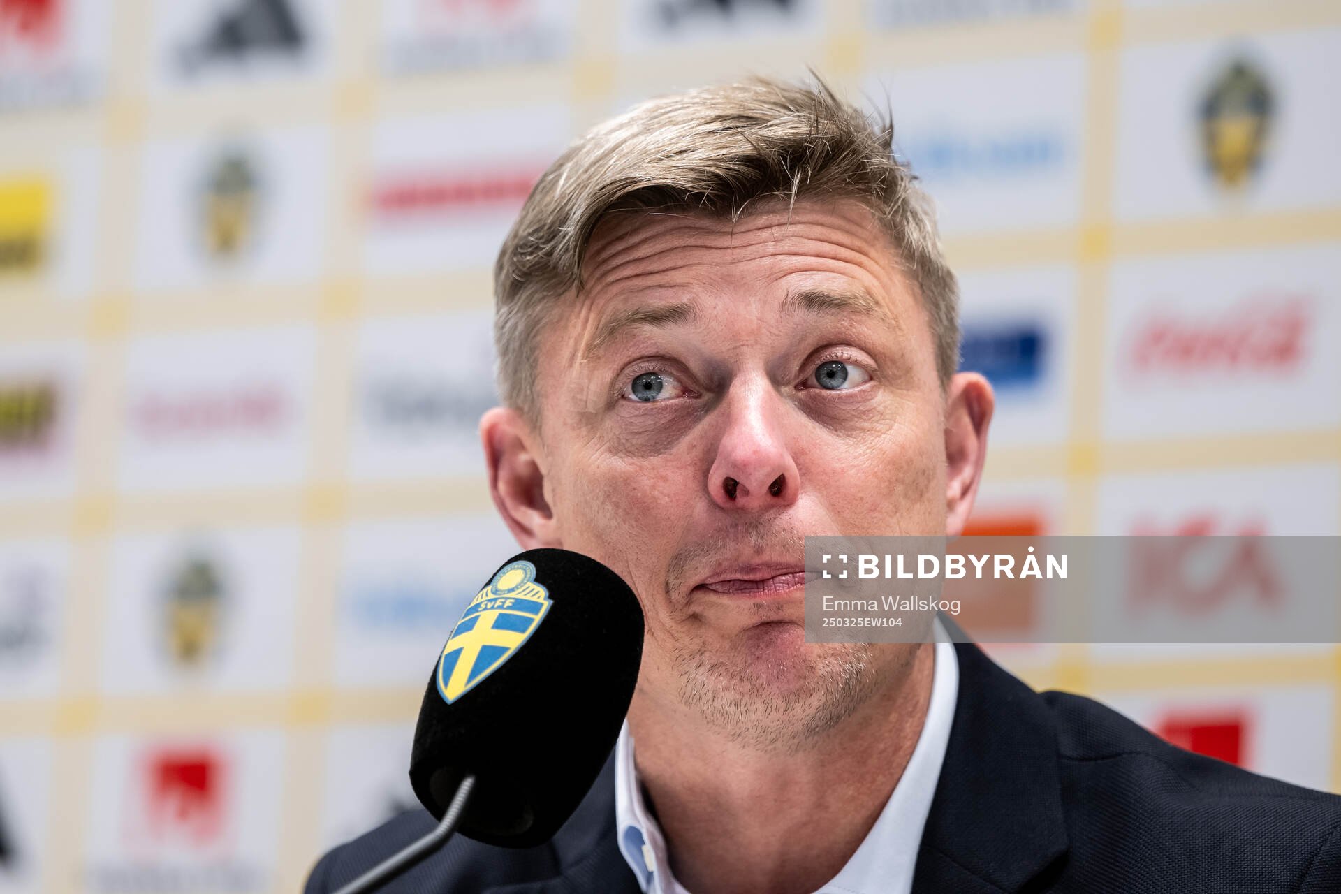 Head coach Jon Dahl Tomasson of Sweden