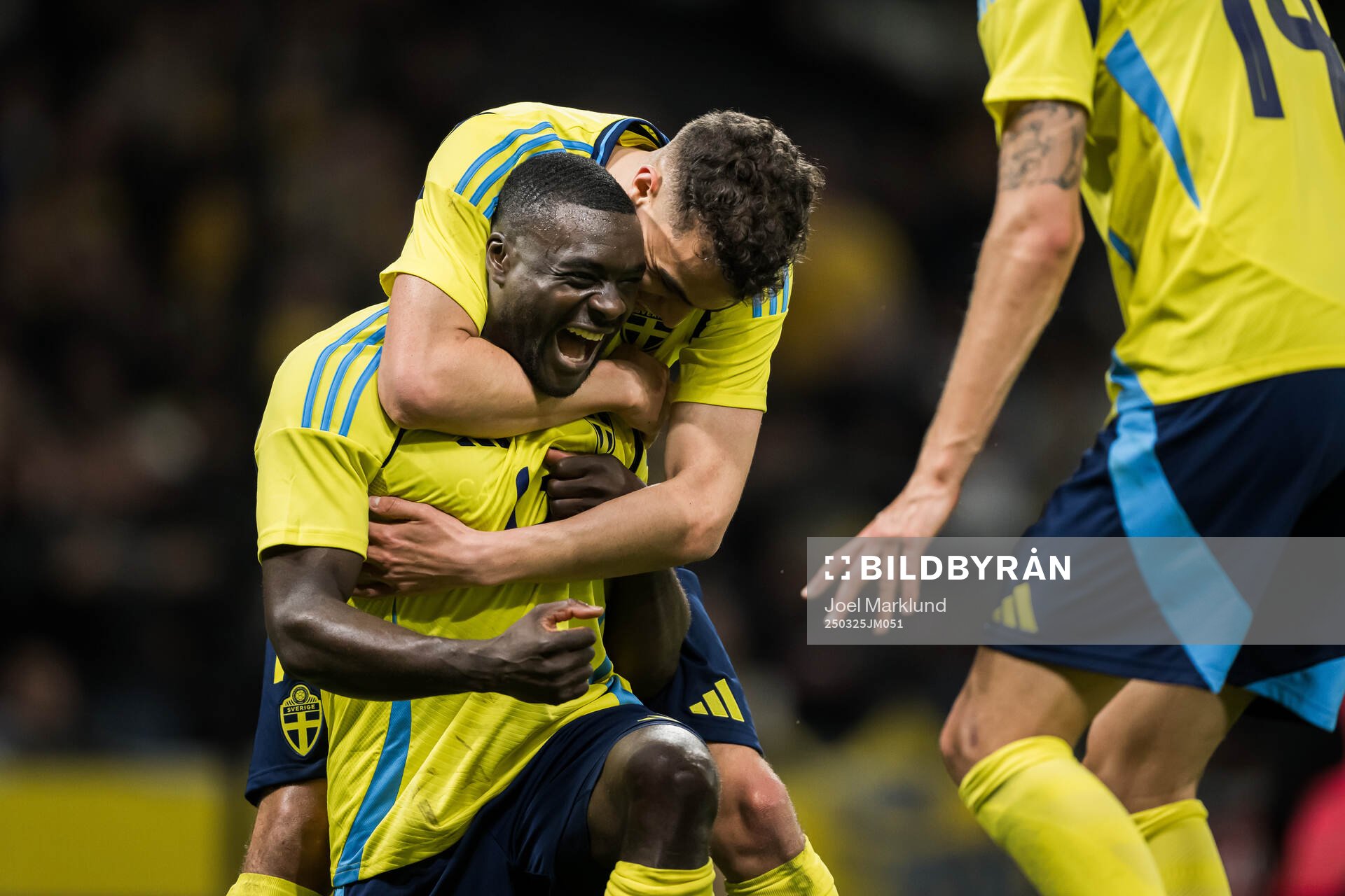 Ken Sema celebrate with Yasin Ayari and Anton Salétros of