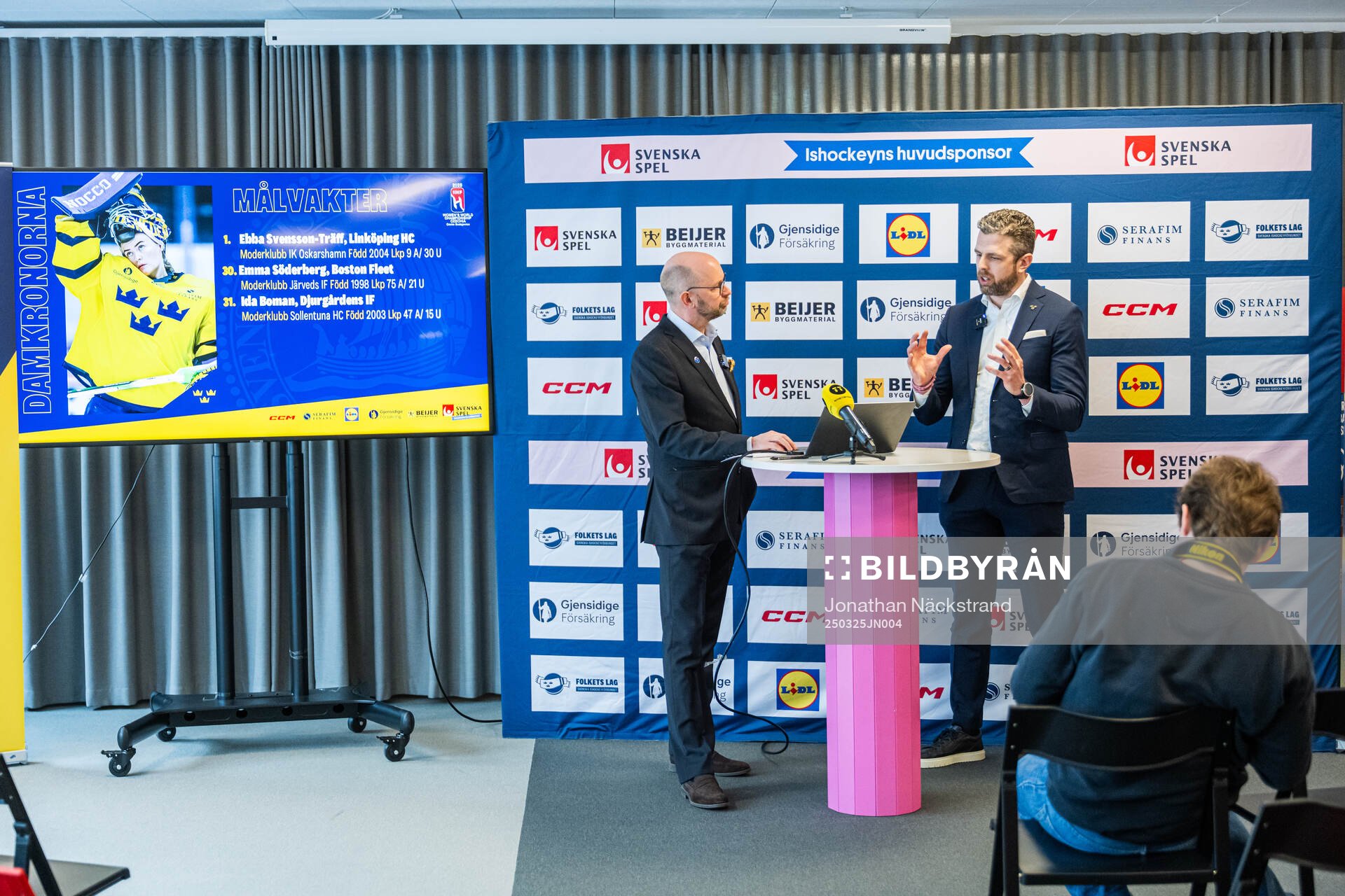 Media Manager Stefan Ladhe and Ulf Lundberg, Head Coach of
