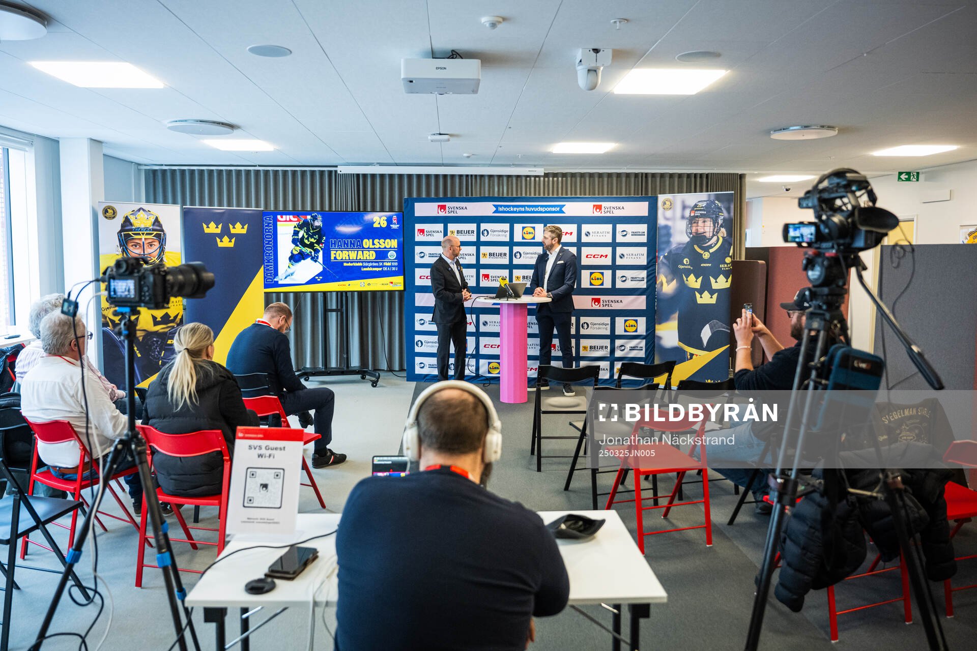 Media Manager Stefan Ladhe and Ulf Lundberg, Head Coach of