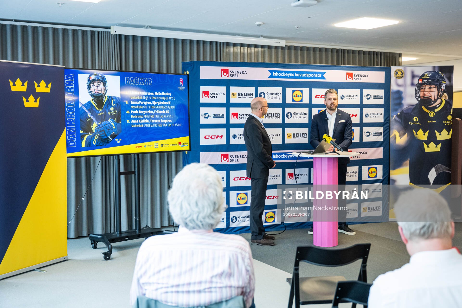 Media Manager Stefan Ladhe and Ulf Lundberg, Head Coach of