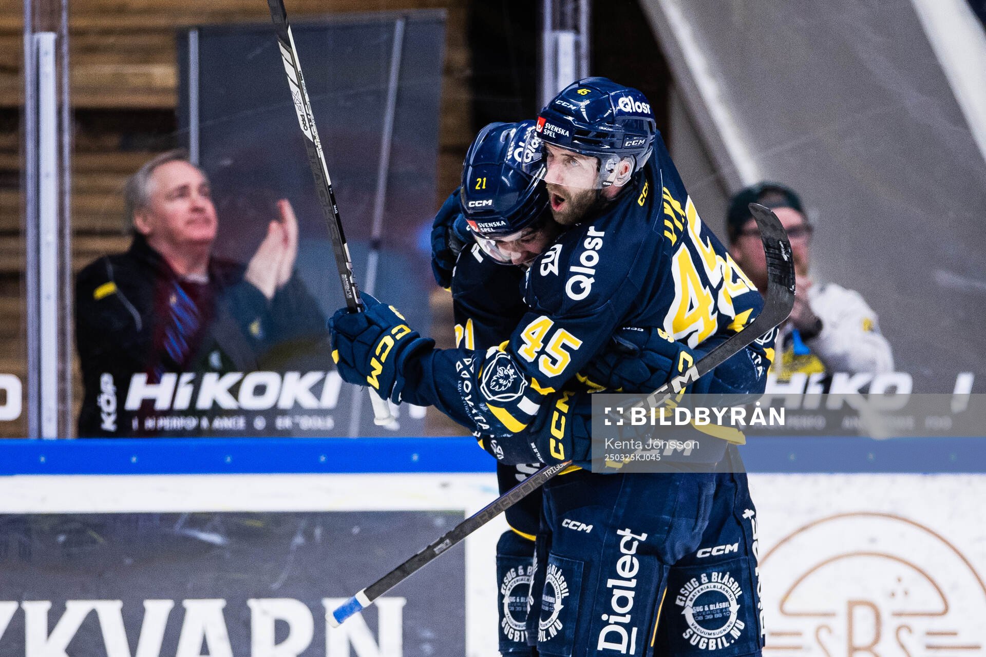 Södertäljes Sebastian Dyk jublar