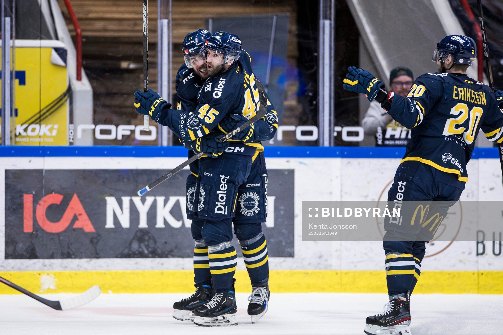 Södertäljes Sebastian Dyk jublar