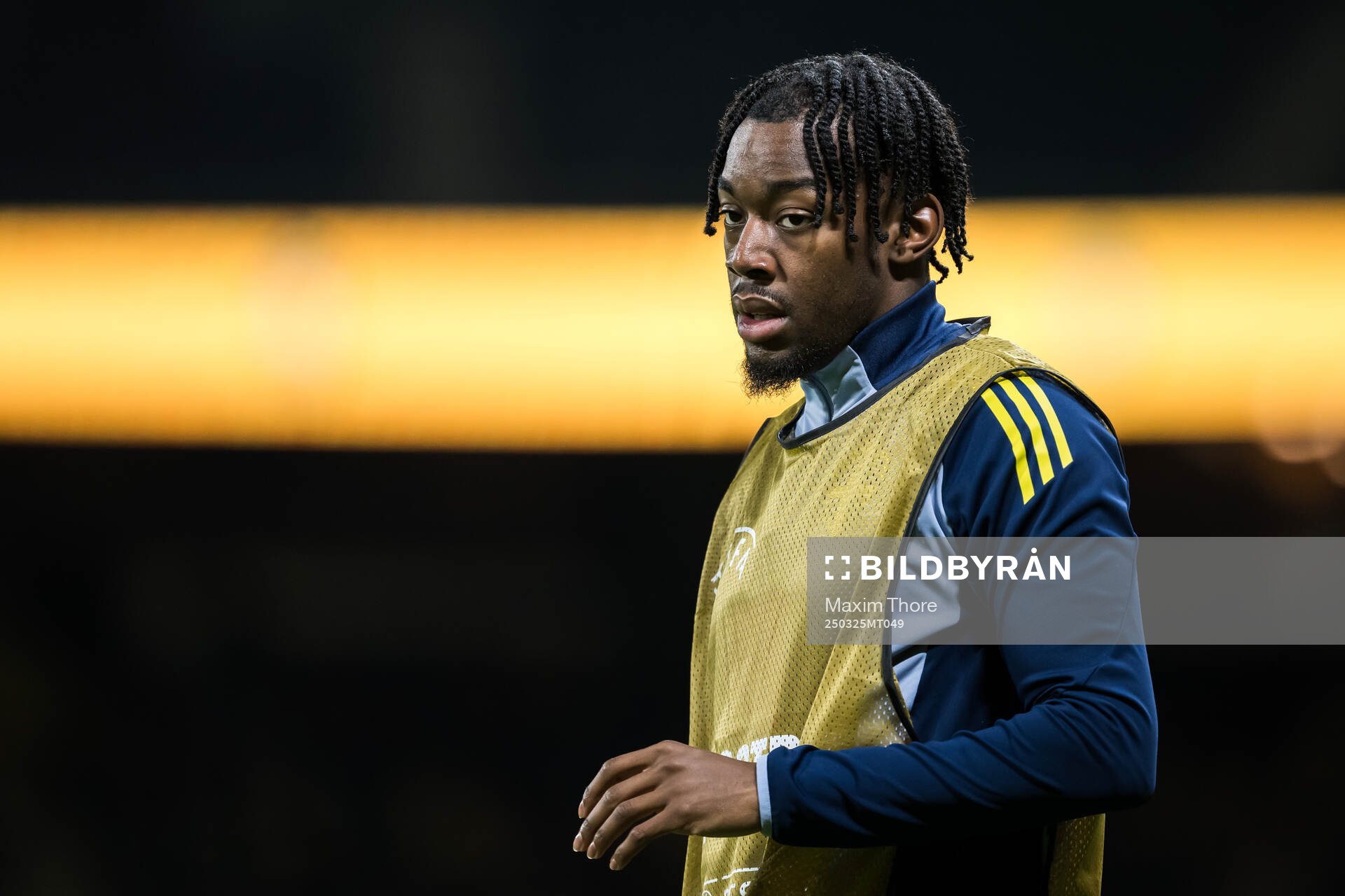 Anthony Elanga of Sweden warms up