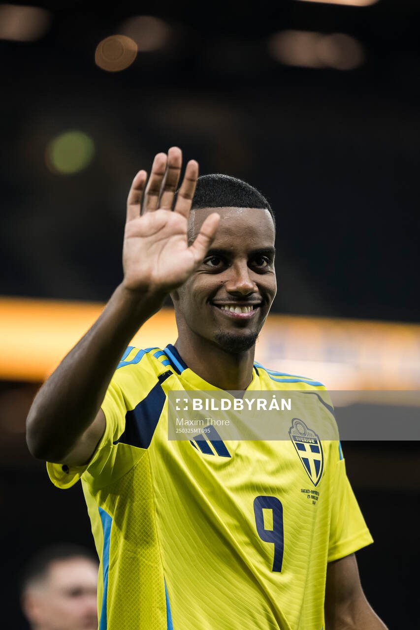 Alexander Isak of Sweden celebrates