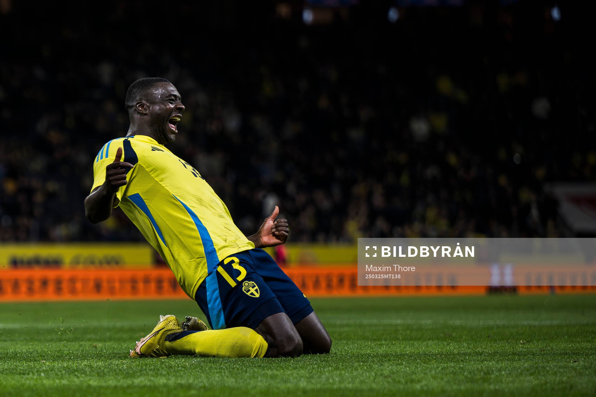 Ken Sema of Sweden celebrates the 3-0 goal