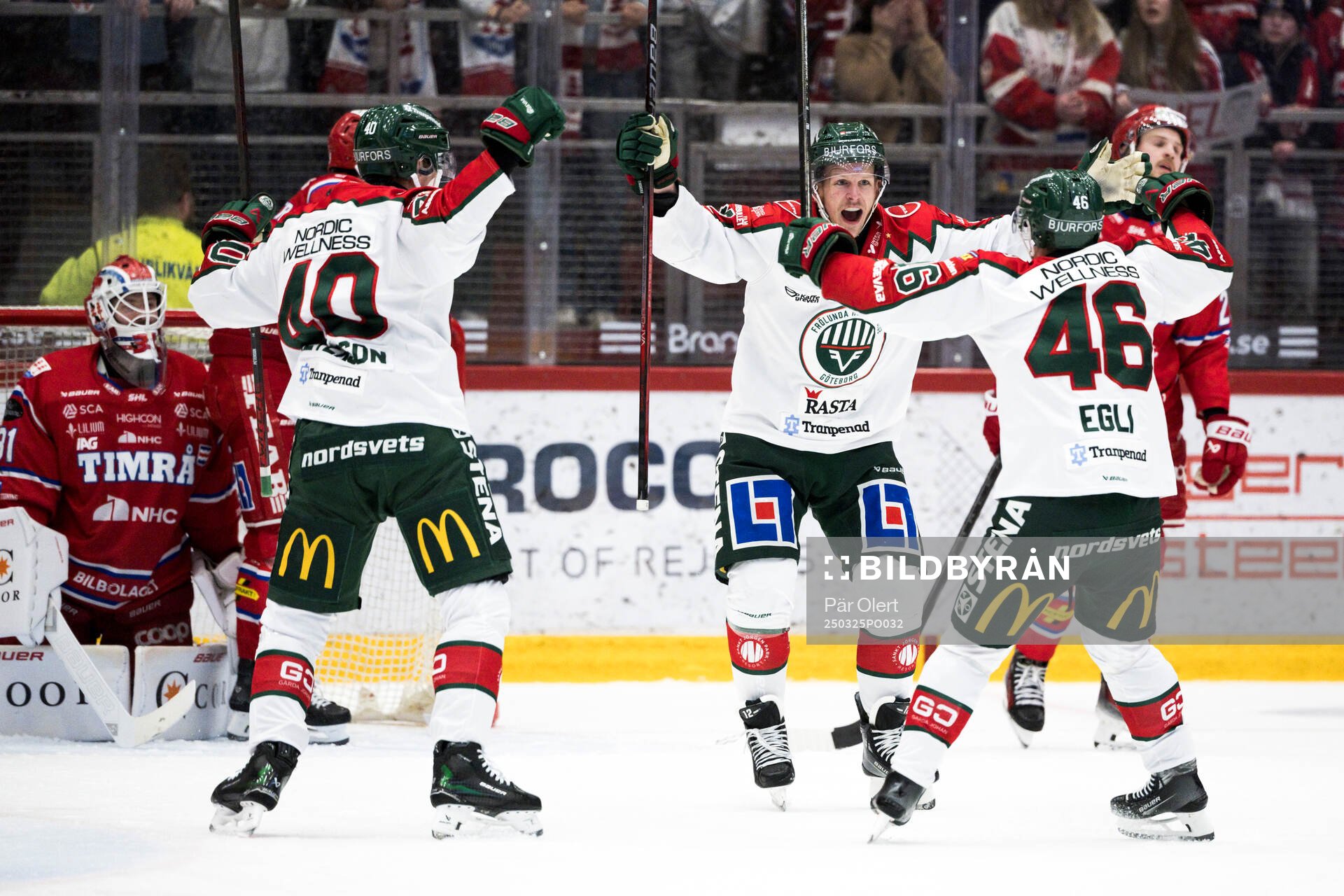 Frölundas Max Friberg och Jacob Peterson jublar