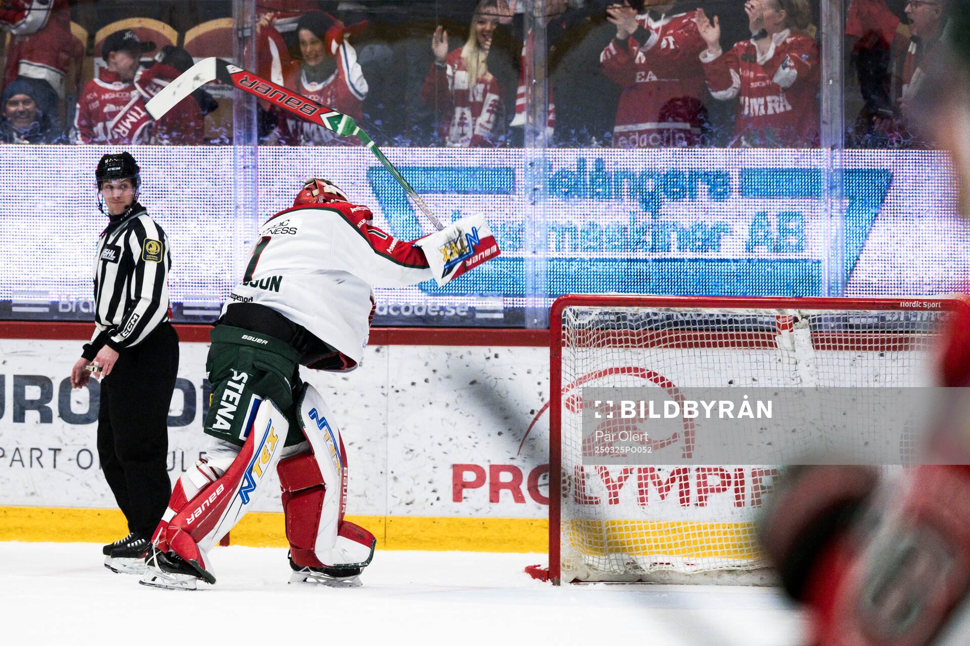 Frölundas Lars Johansson reagerar