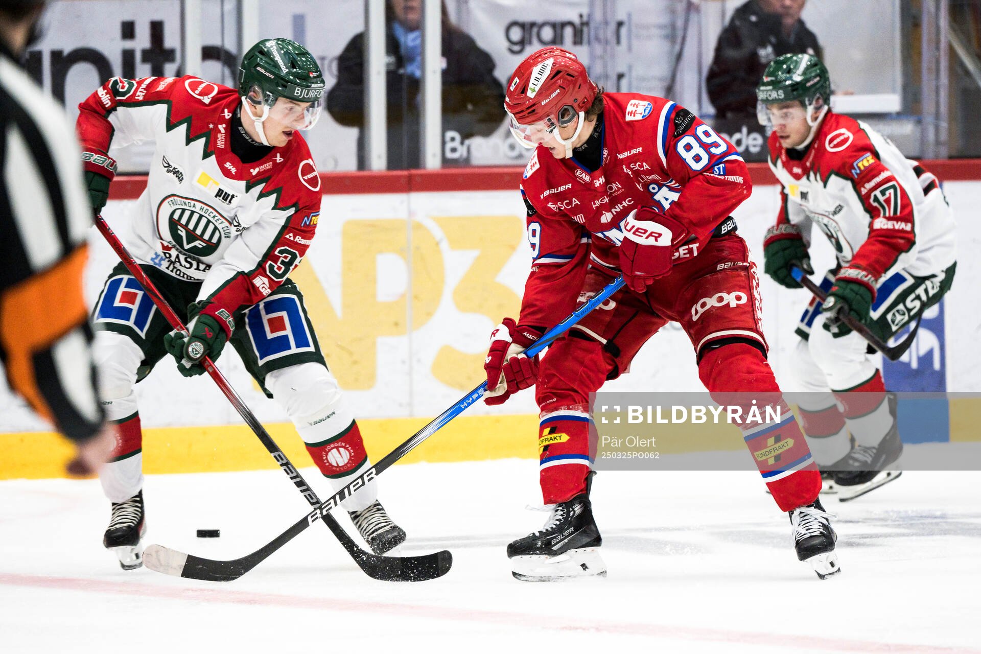 Frölundas Linus Högberg och Timrås Oliver Kapanen