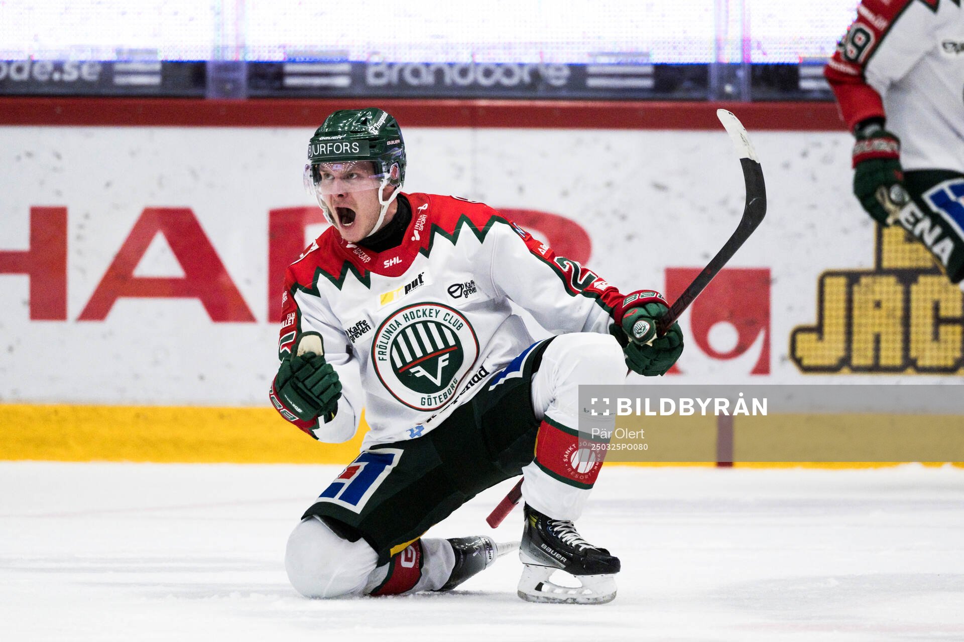 Frölundas Arttu Ruotsalainen jublar