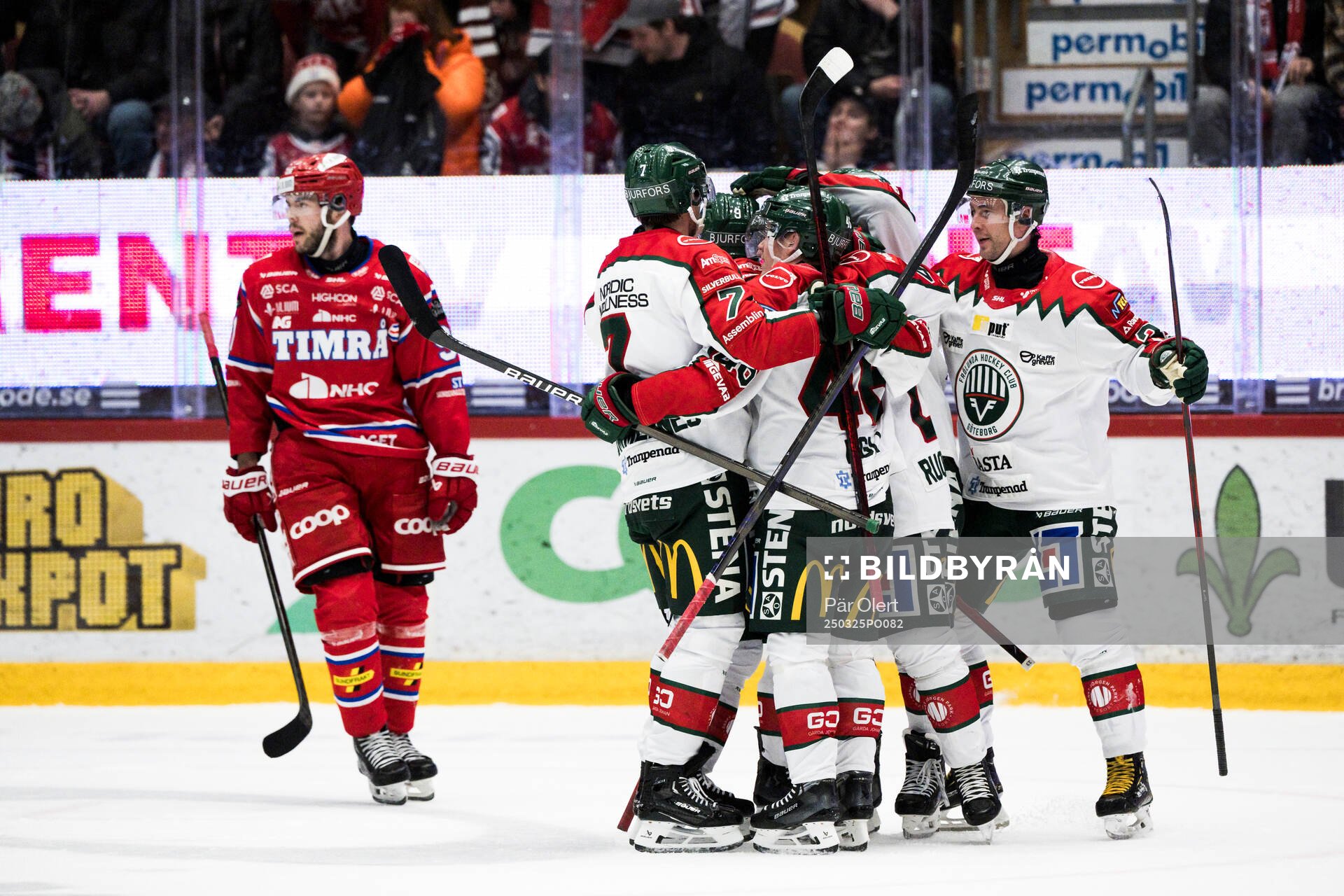 Frölundas Arttu Ruotsalainen jublar