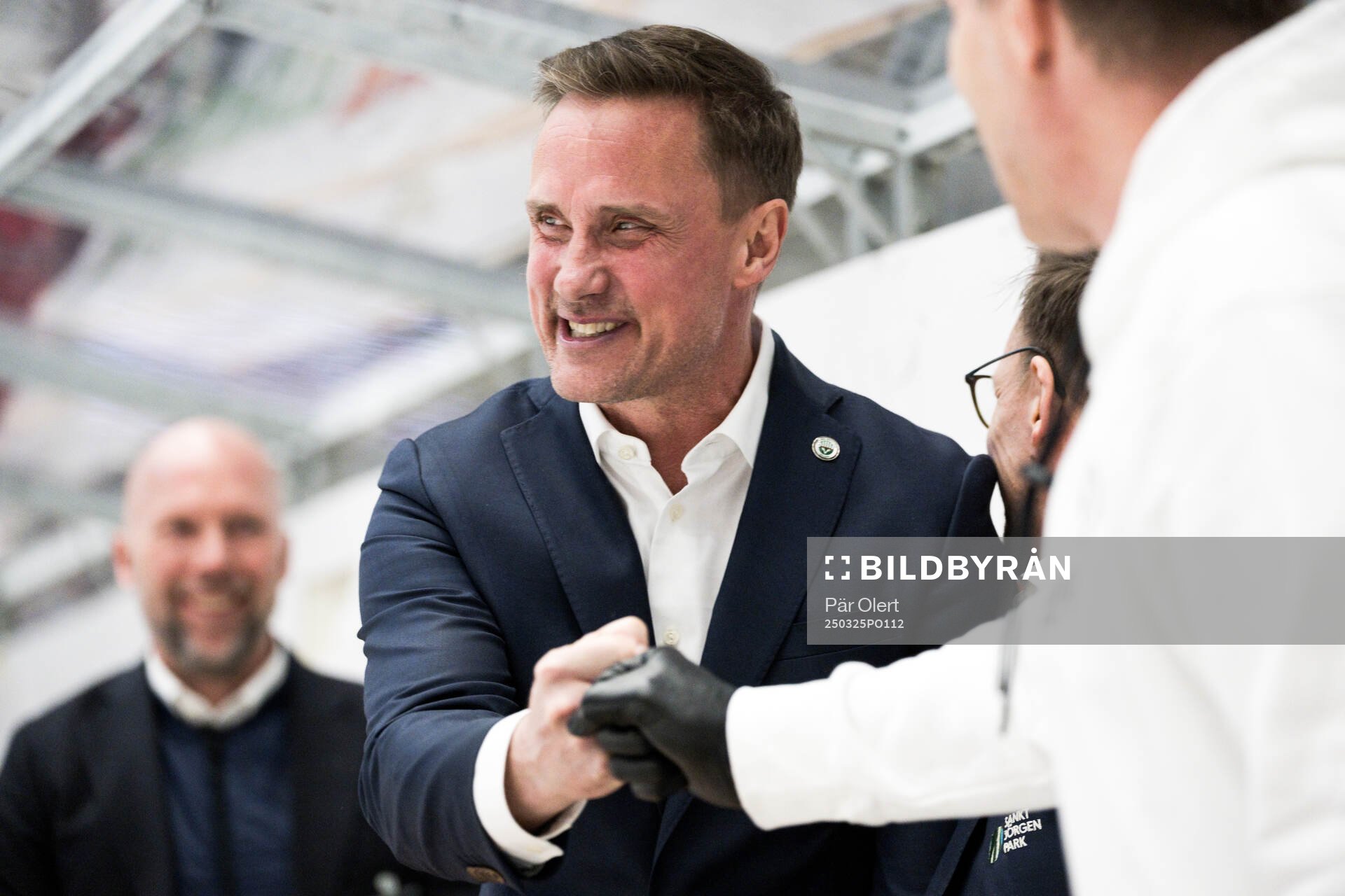 Frölundas tränare Roger Rönnberg jublar