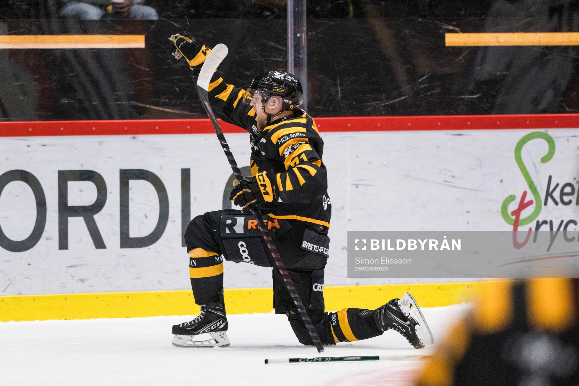 Skellefteås Jonathan Davidsson jublar