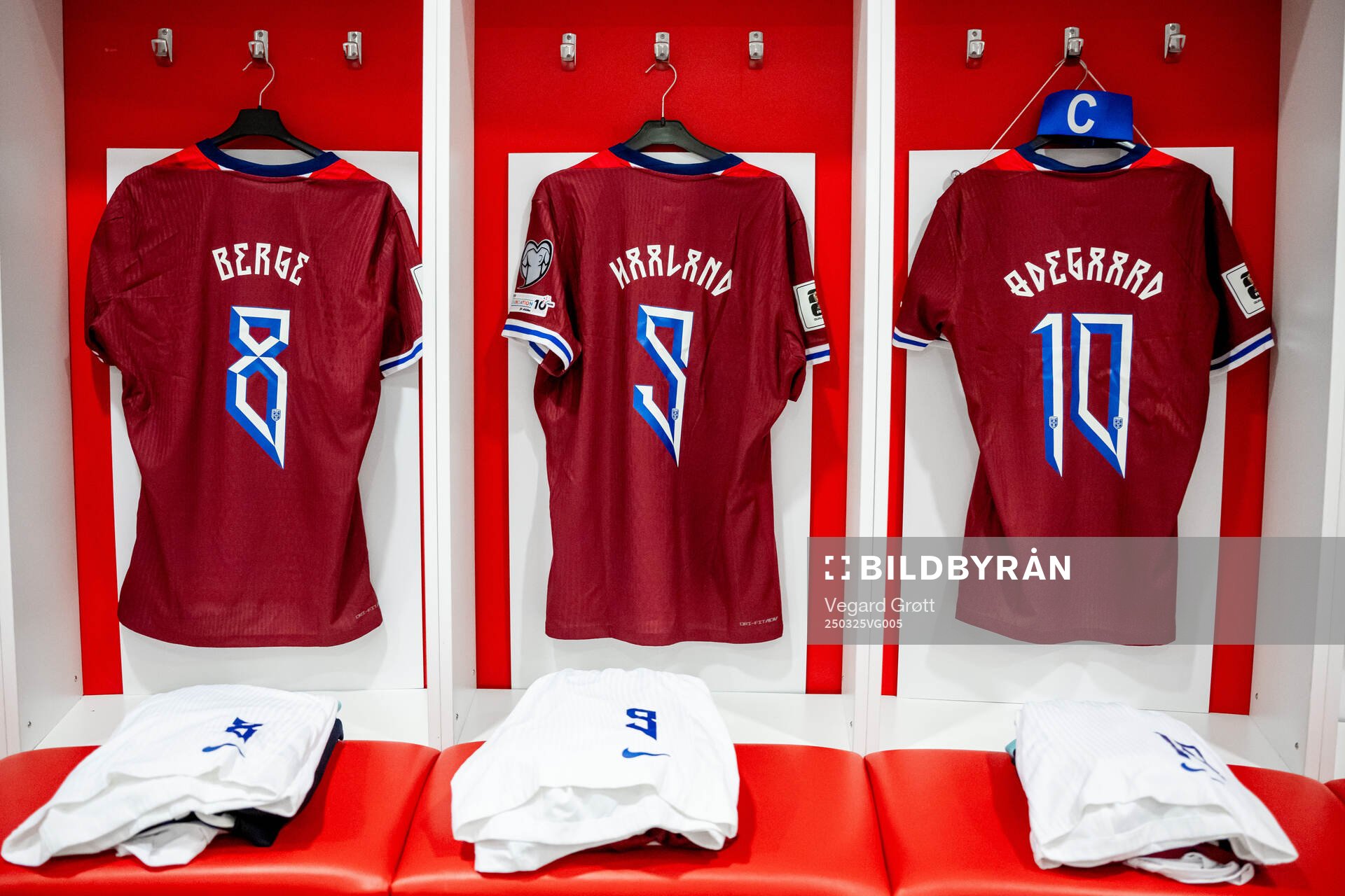 The kits of Sander Berge, Erling Braut Haaland and Martin