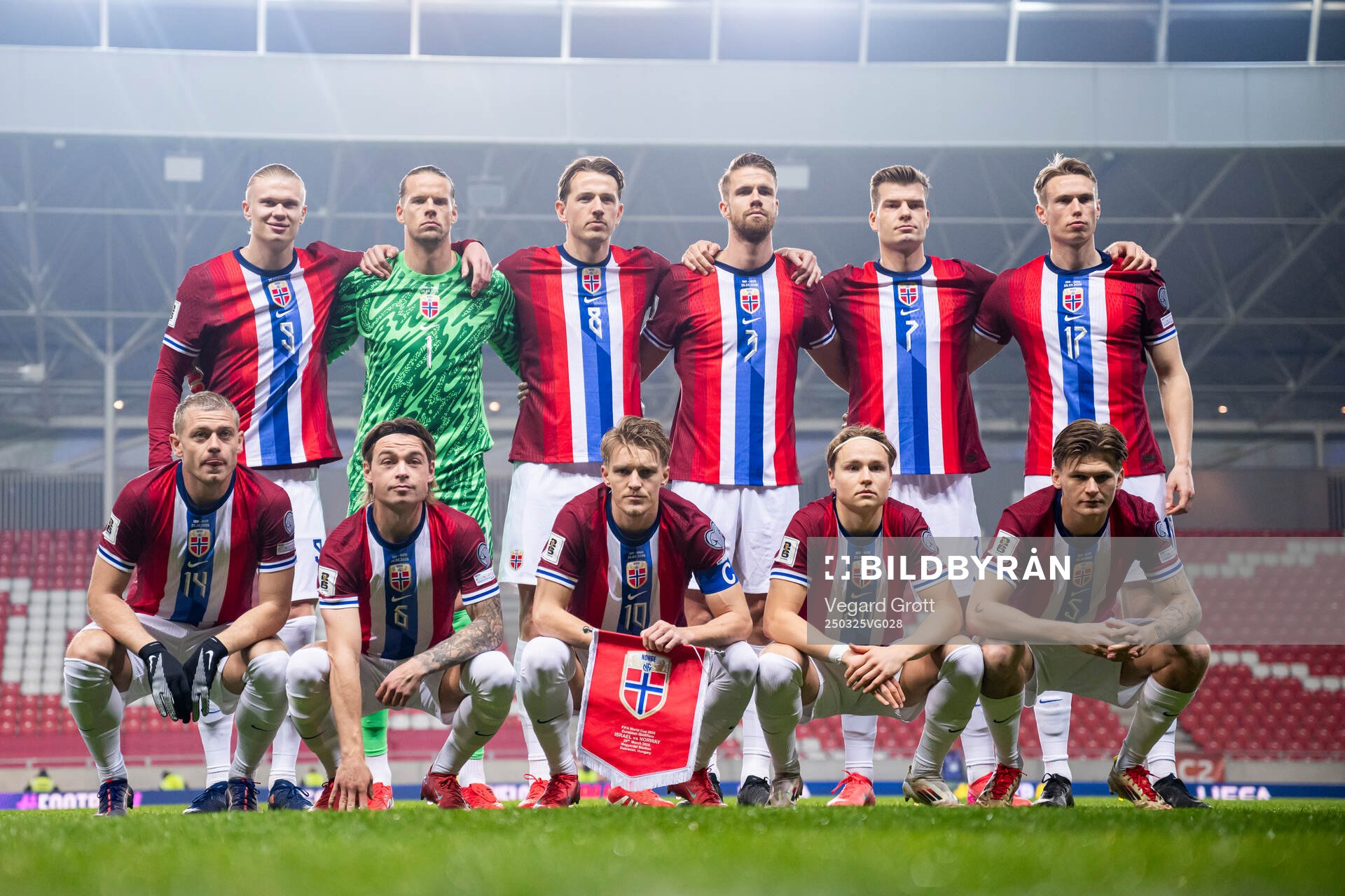 The starting eleven of Norway pose for a team photo